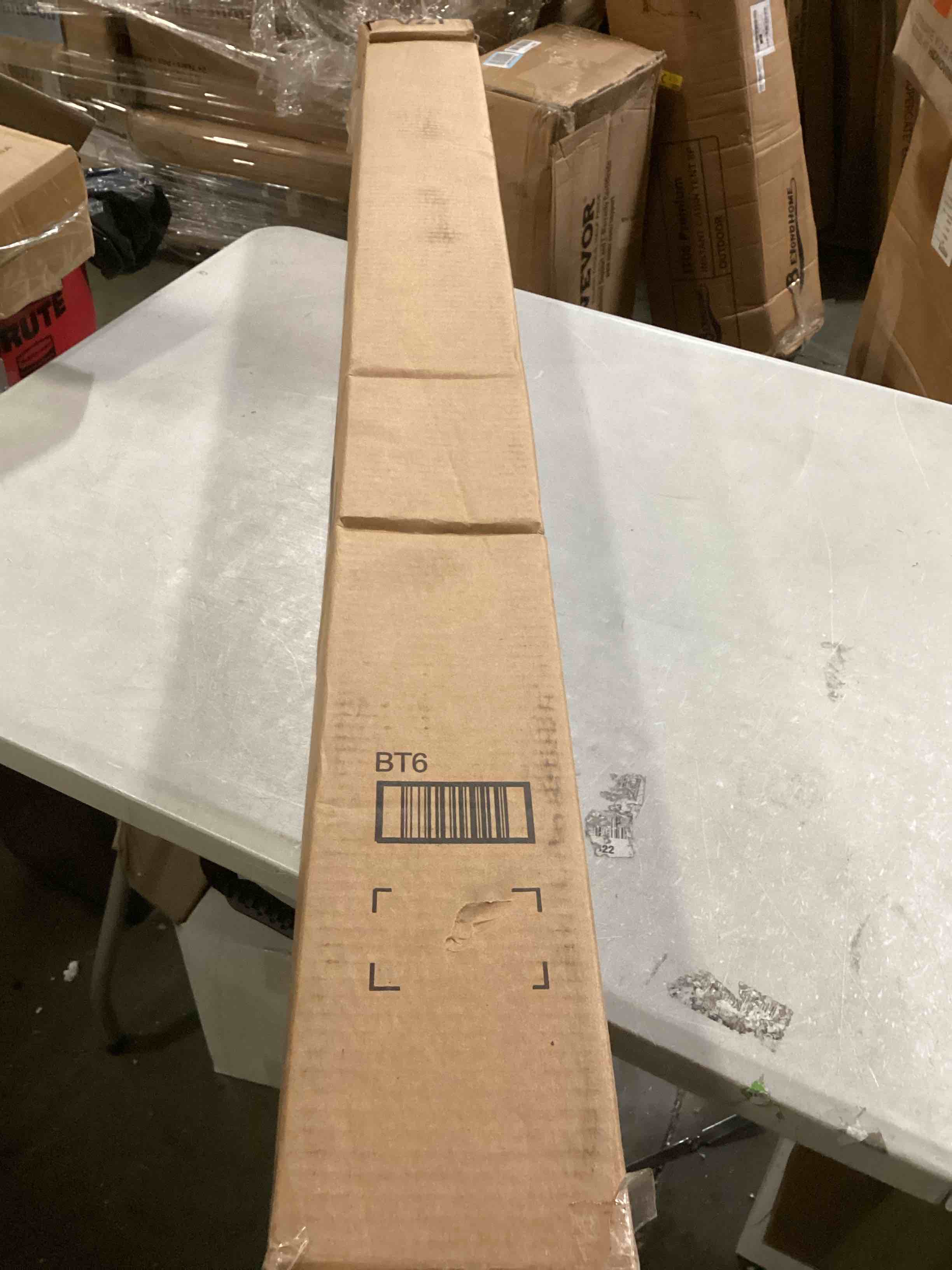 https://s3.amazonaws.com/lotting-images-prod/bidfta/RED5768885_1719841672237.jpeg