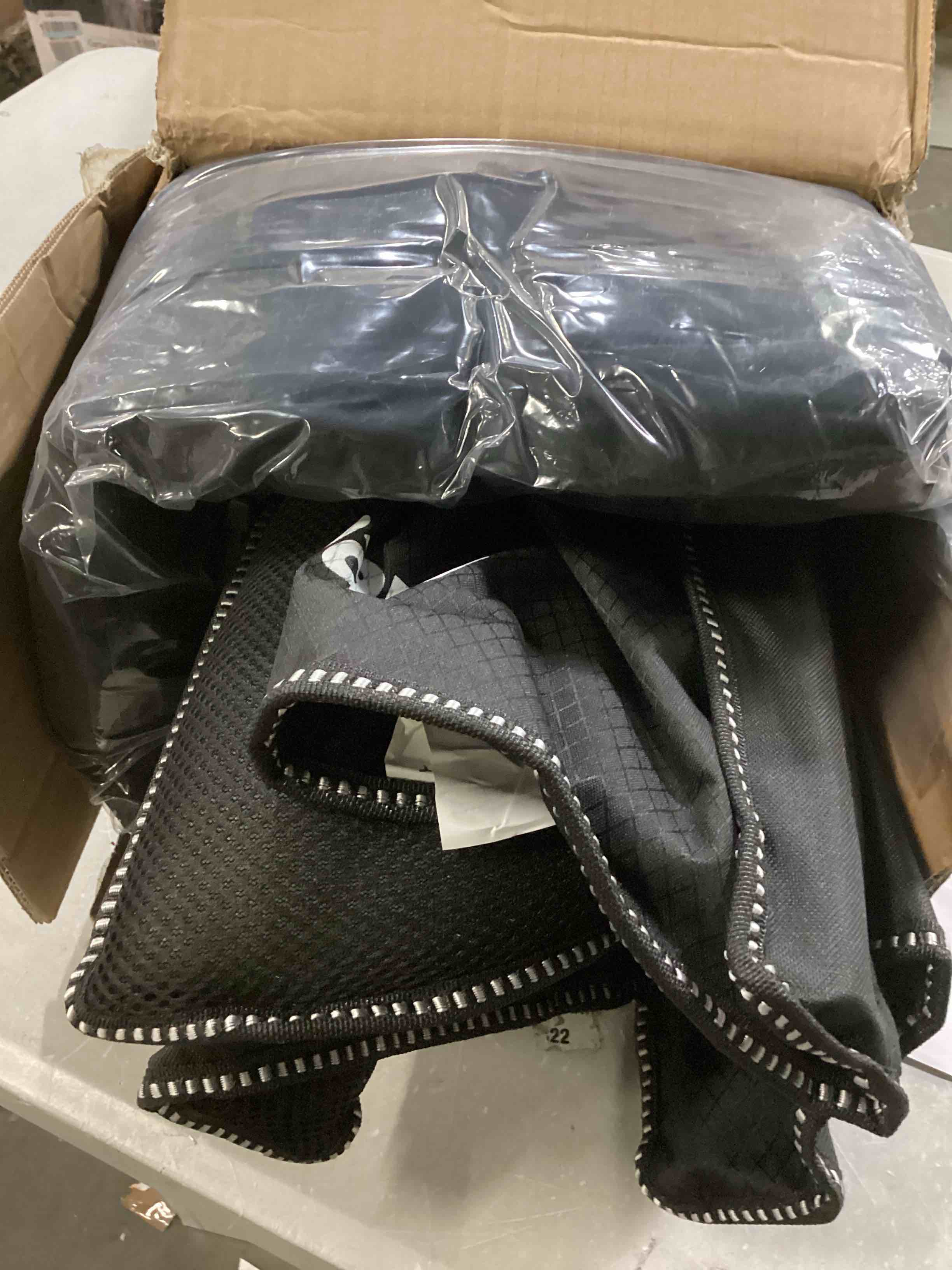 https://s3.amazonaws.com/lotting-images-prod/bidfta/RED5768956_1719855032257.jpeg