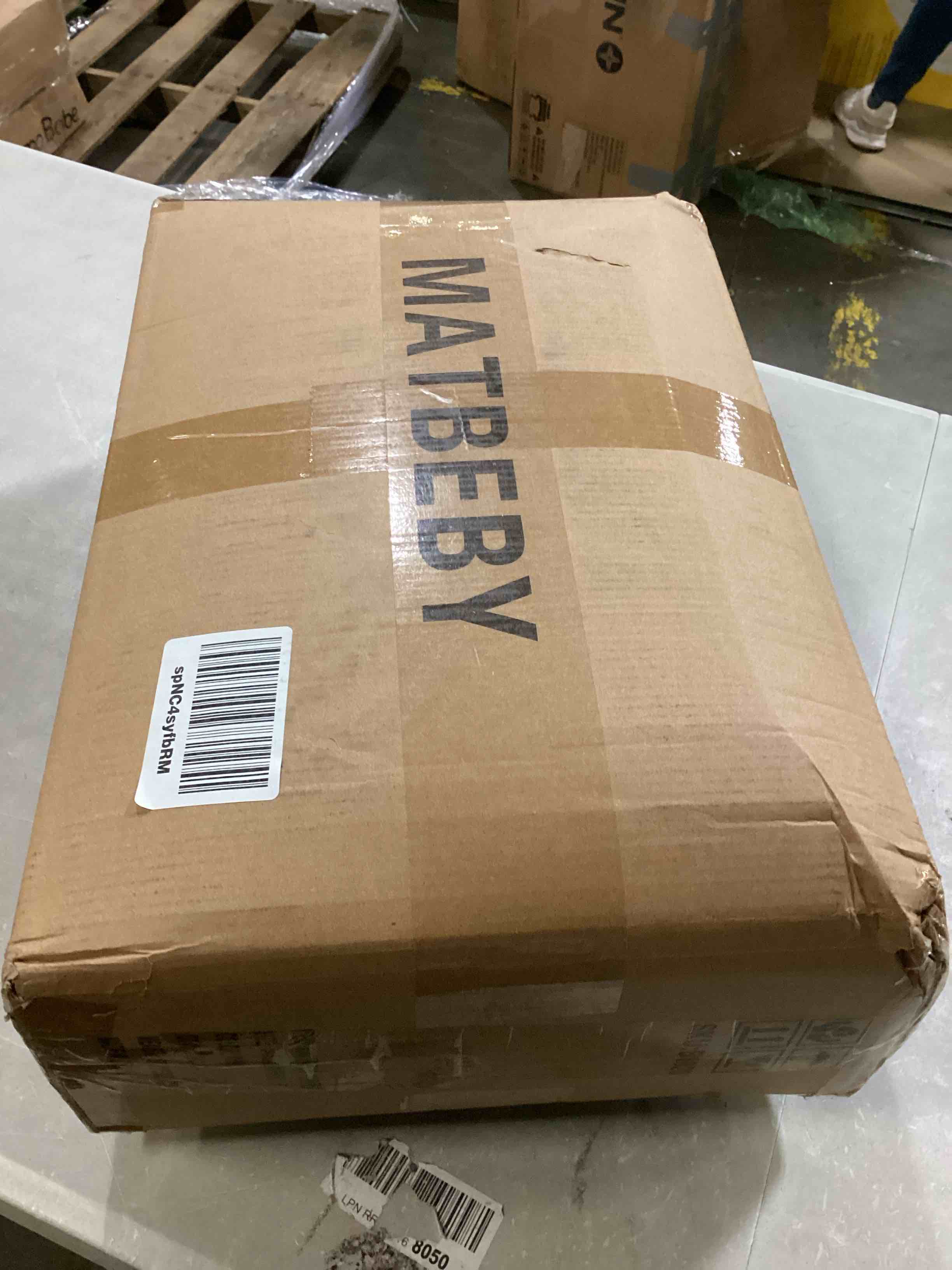 https://s3.amazonaws.com/lotting-images-prod/bidfta/RED5769252_1720180122801.jpeg