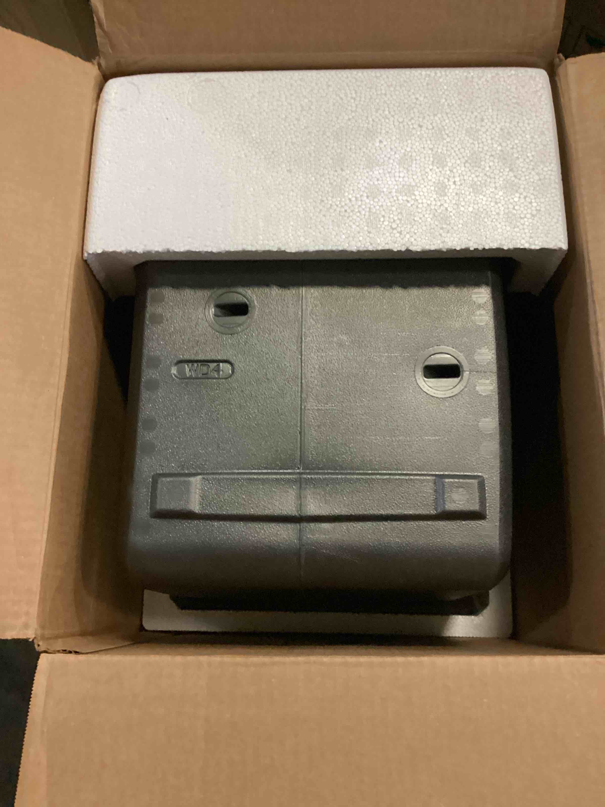 https://s3.amazonaws.com/lotting-images-prod/bidfta/RED5769644_1719318879257.jpeg