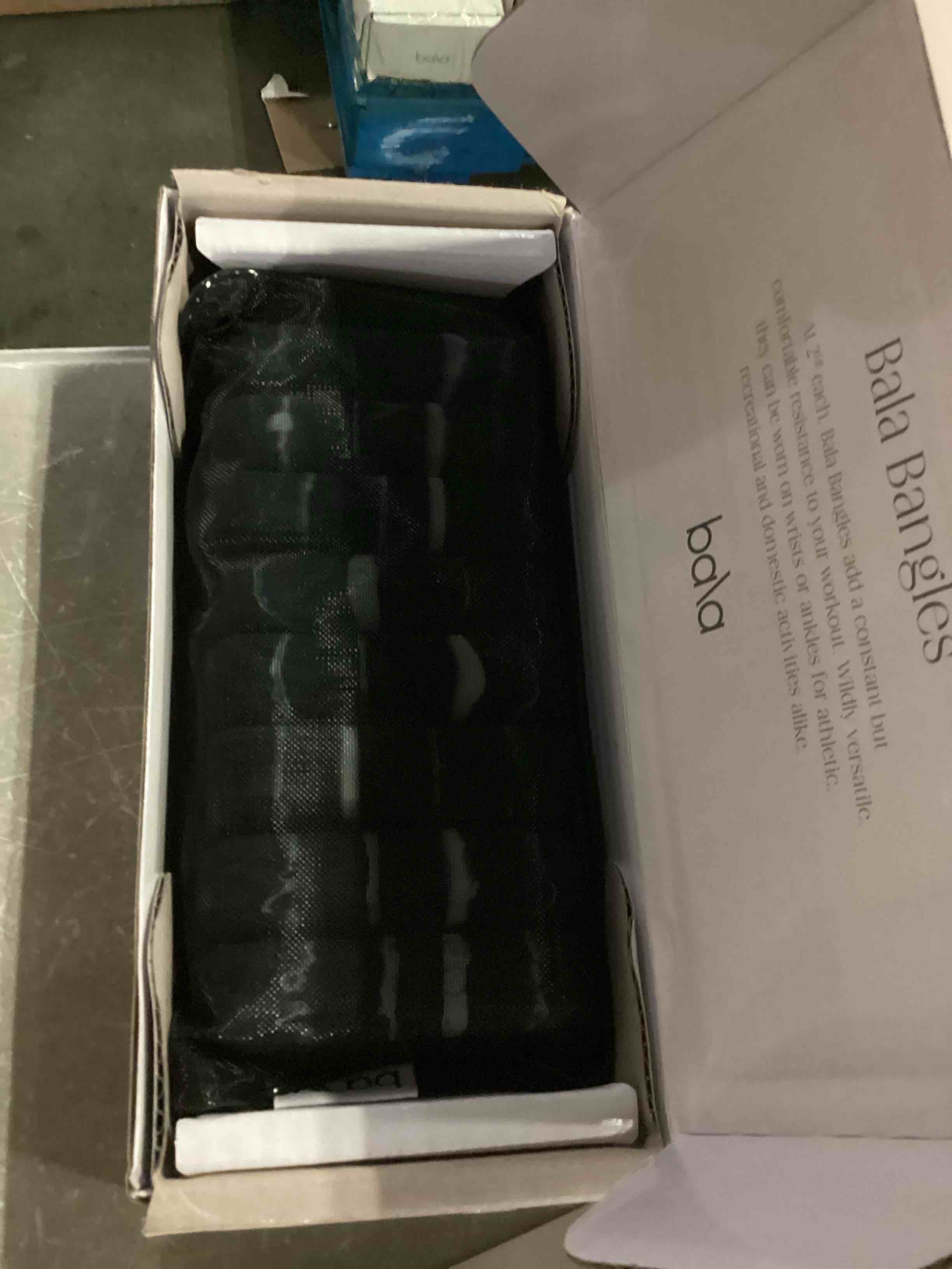 https://s3.amazonaws.com/lotting-images-prod/bidfta/RED5770187_1719588660841.jpeg