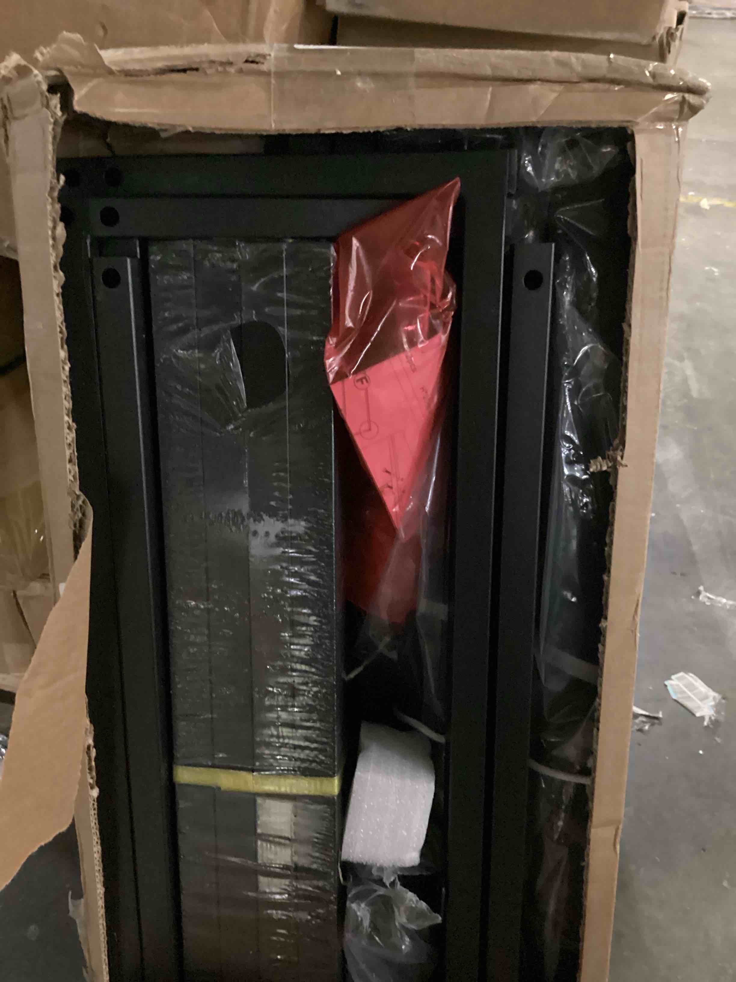 https://s3.amazonaws.com/lotting-images-prod/bidfta/RED5770519_1720005356409.jpeg