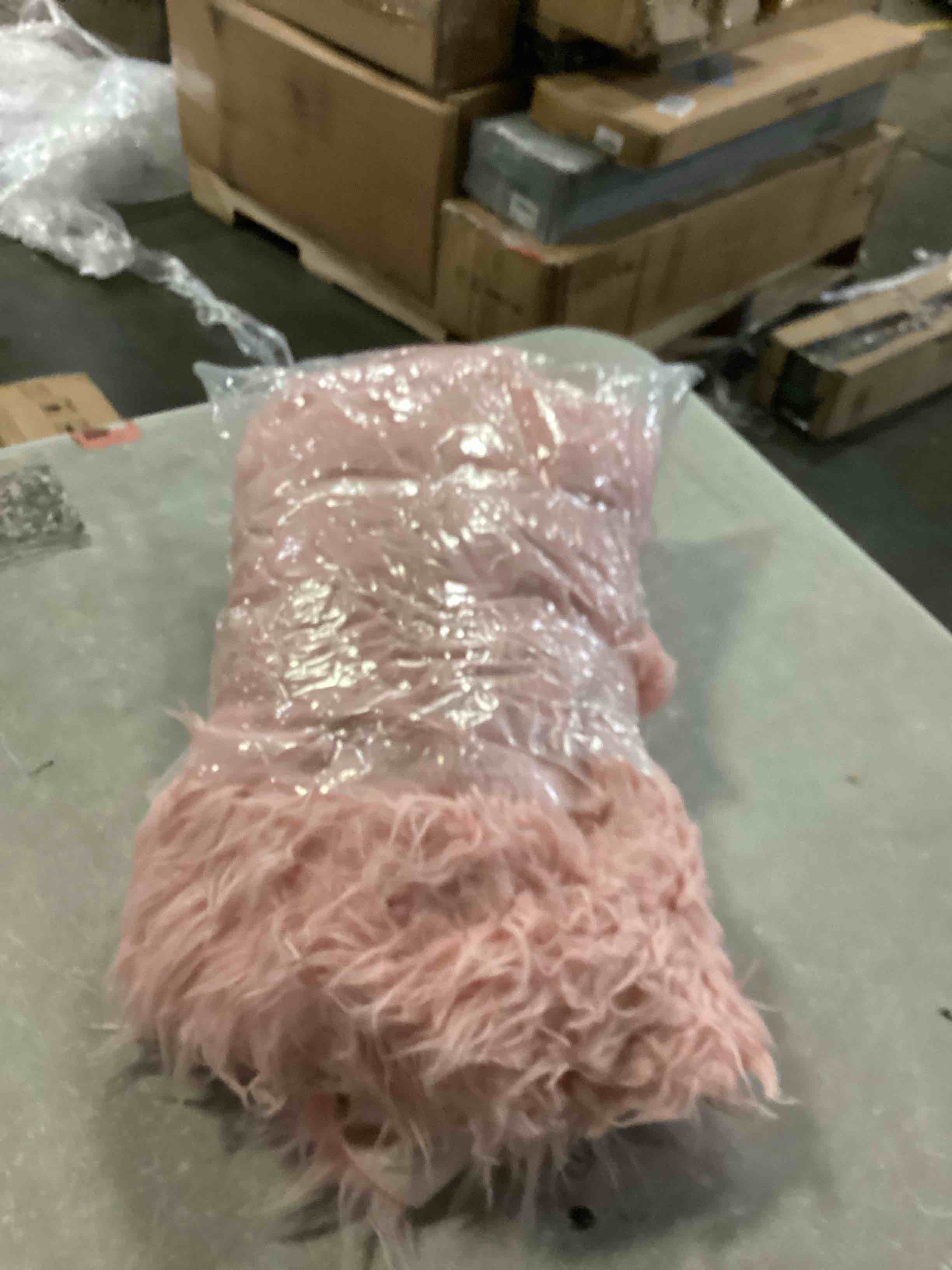 https://s3.amazonaws.com/lotting-images-prod/bidfta/RED5770807_1720442165049.jpeg