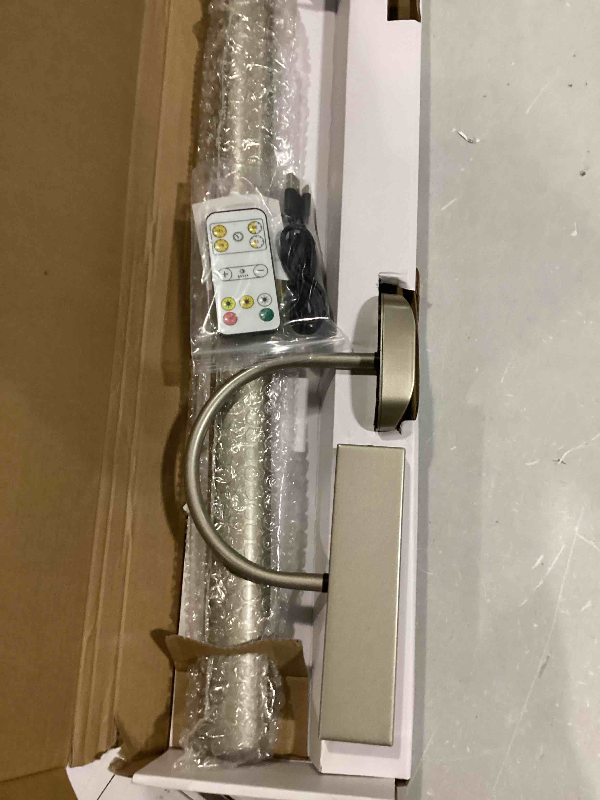 https://s3.amazonaws.com/lotting-images-prod/bidfta/RED5771076_1718907901492.jpeg