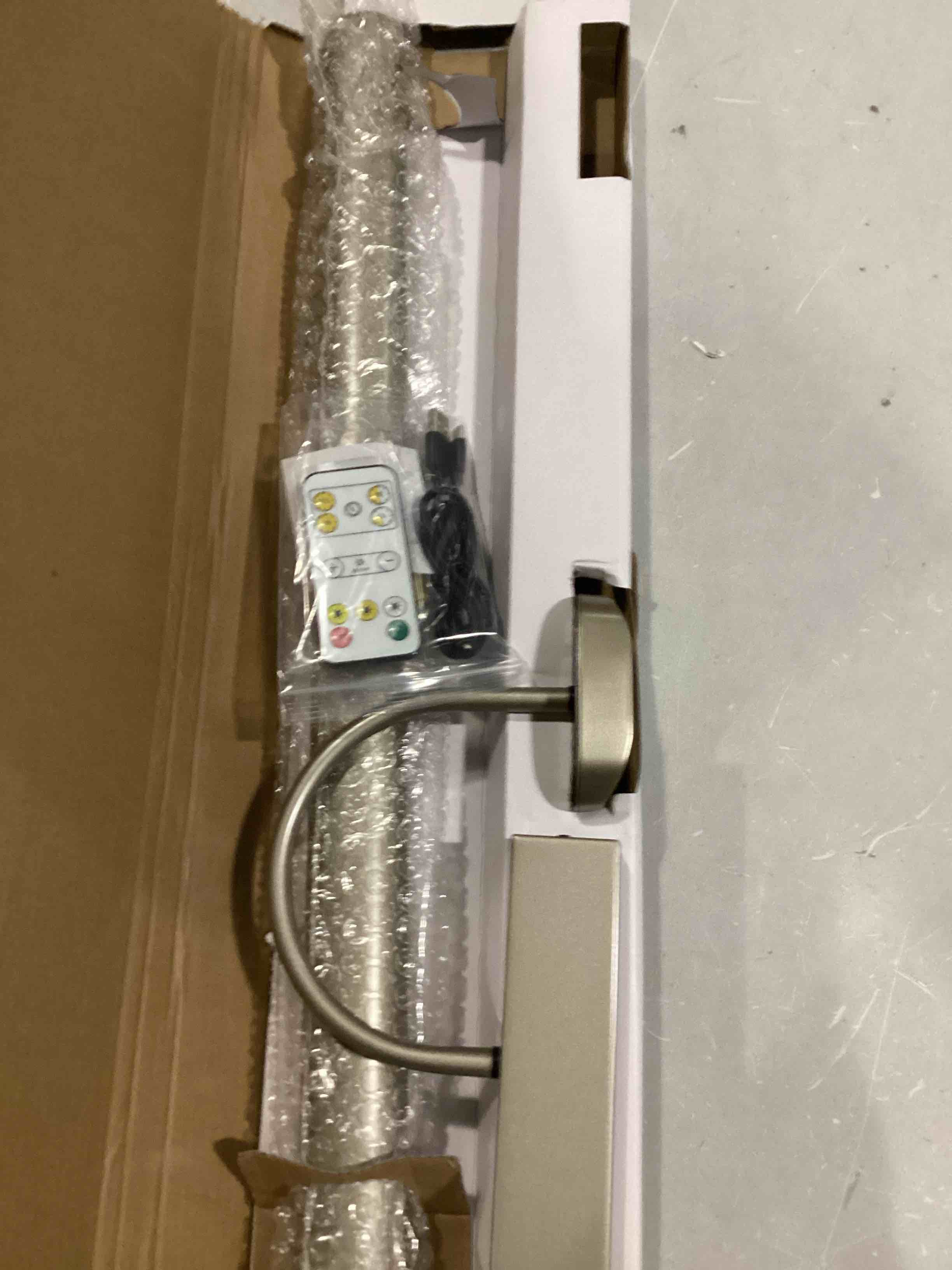 https://s3.amazonaws.com/lotting-images-prod/bidfta/RED5771076_1718907903237.jpeg