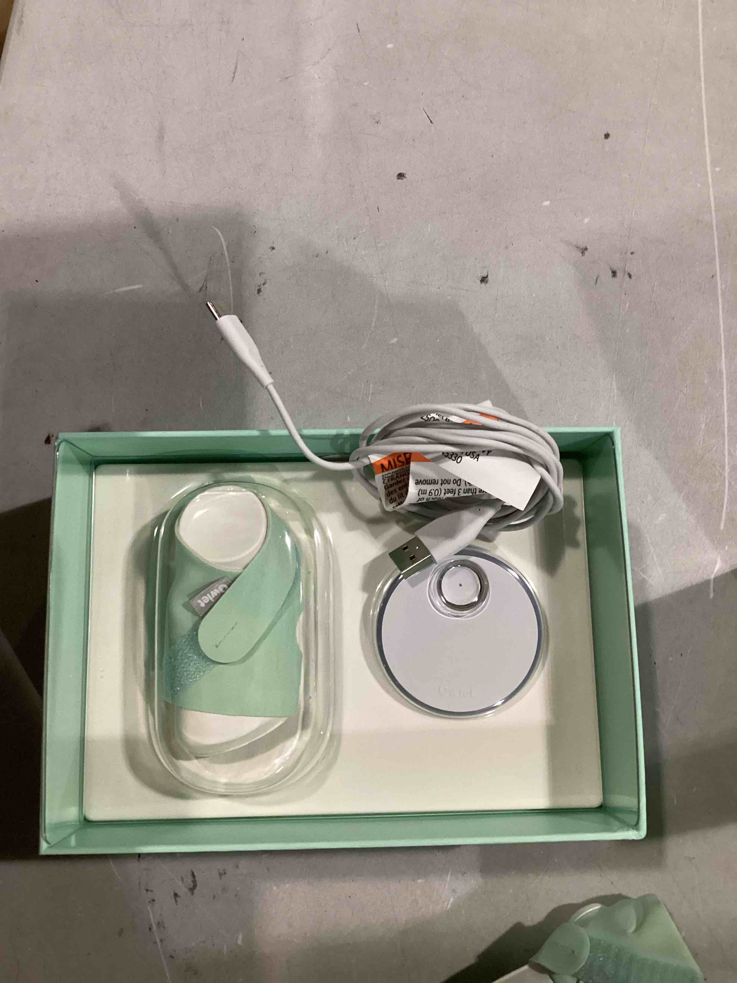 https://s3.amazonaws.com/lotting-images-prod/bidfta/RED5772041_1719426132113.jpeg