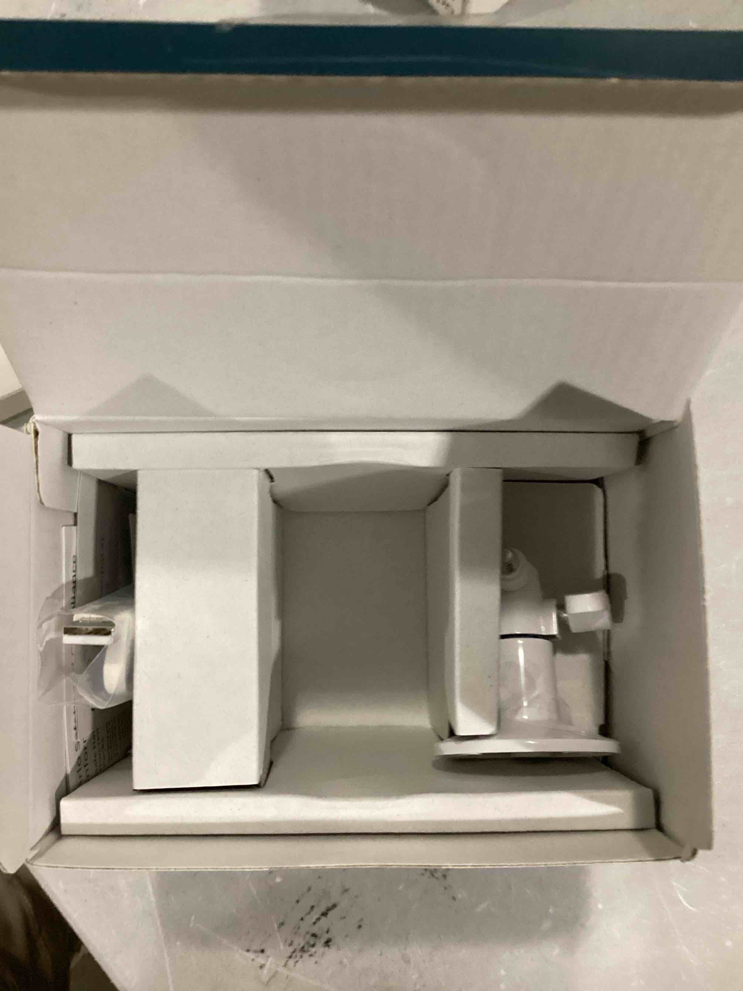 https://s3.amazonaws.com/lotting-images-prod/bidfta/RED5772172_1719507979216.jpeg