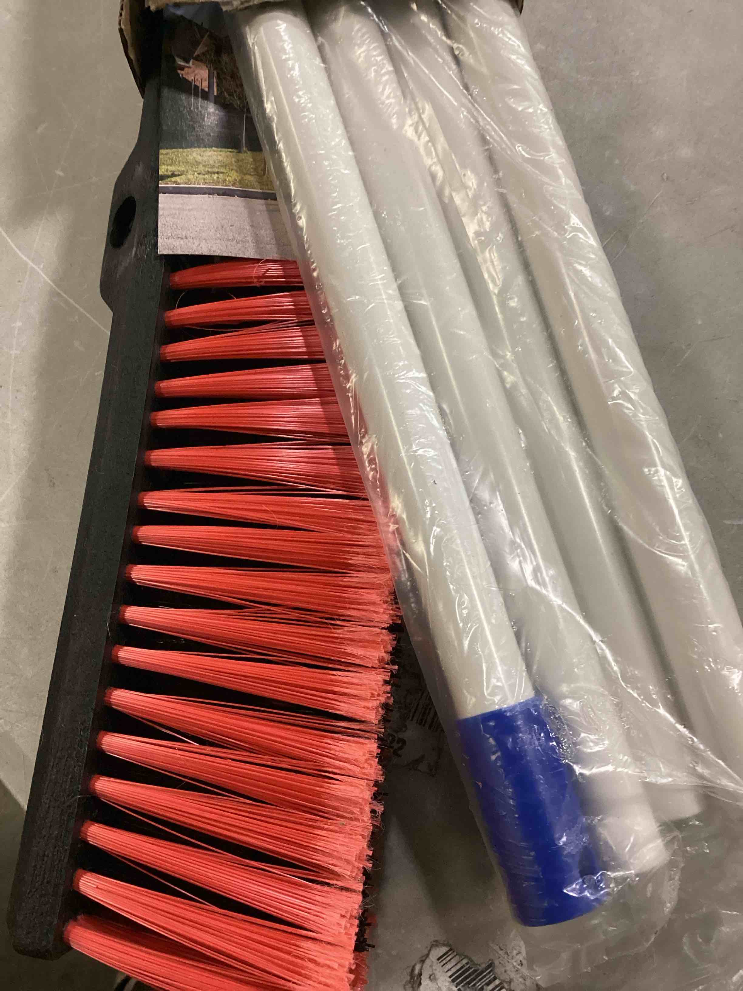 https://s3.amazonaws.com/lotting-images-prod/bidfta/RED5772687_1720699369703.jpeg