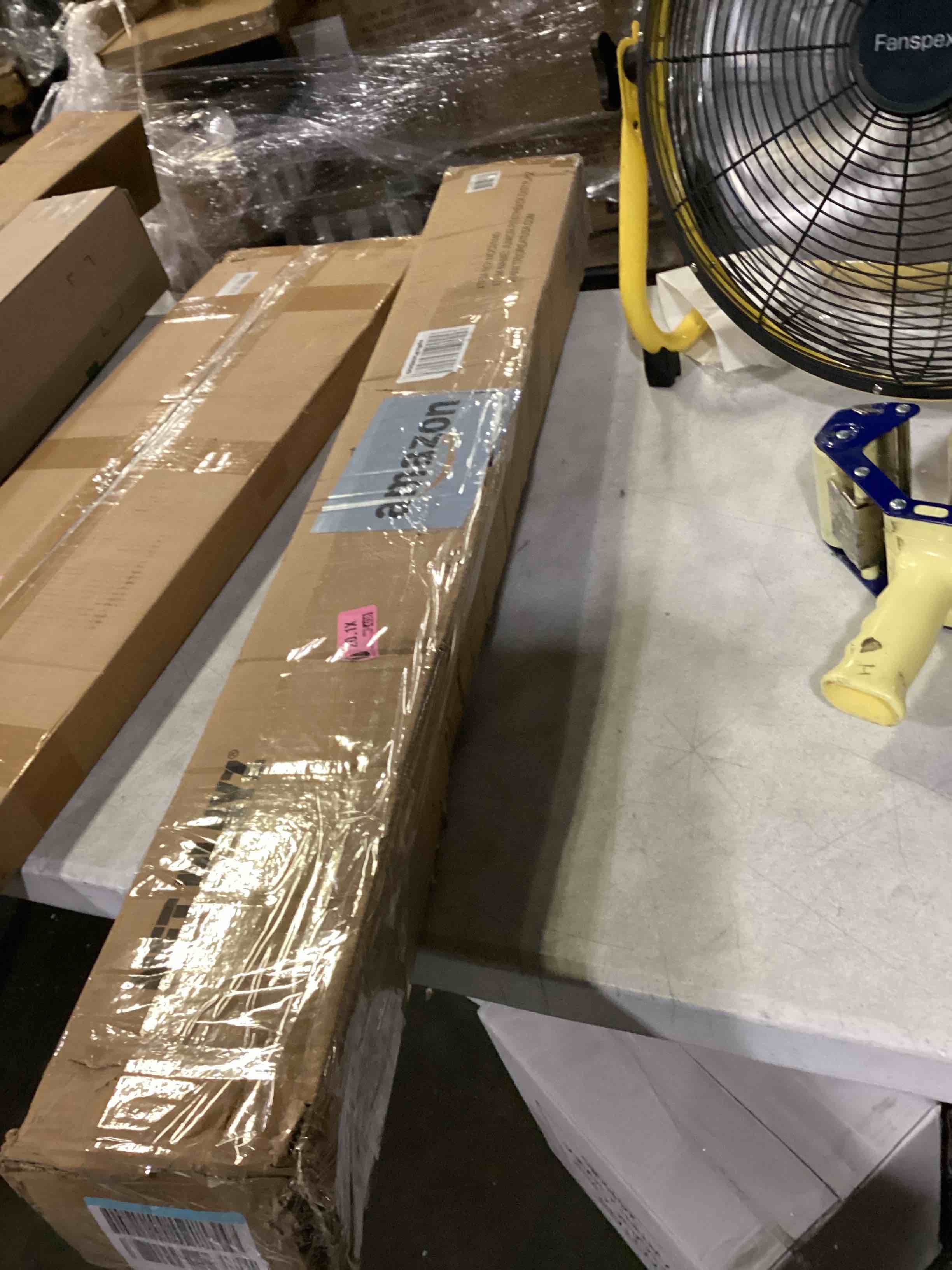 https://s3.amazonaws.com/lotting-images-prod/bidfta/RED5772777_1721042426965.jpeg