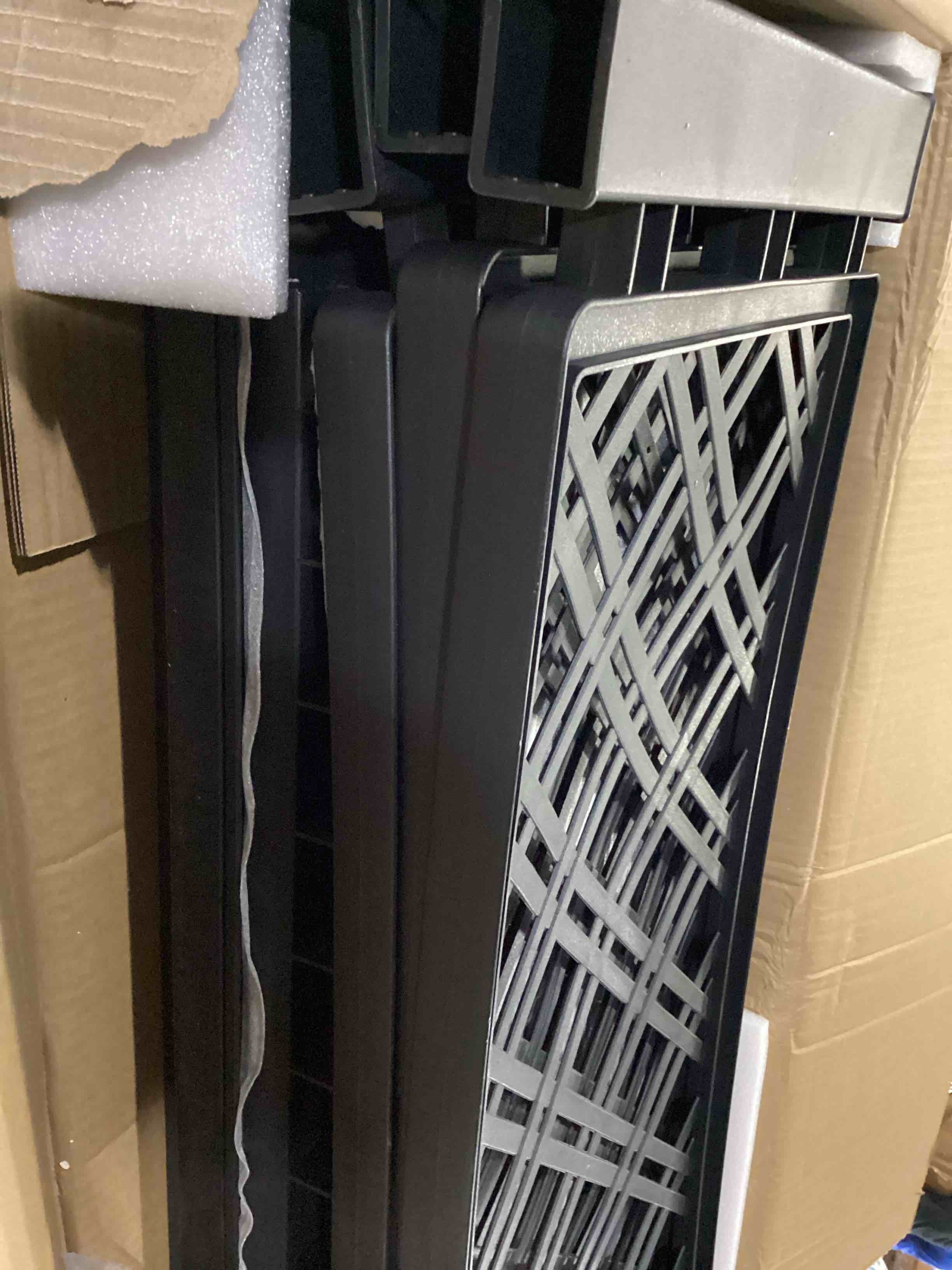 https://s3.amazonaws.com/lotting-images-prod/bidfta/RED5772795_1721045167954.jpeg