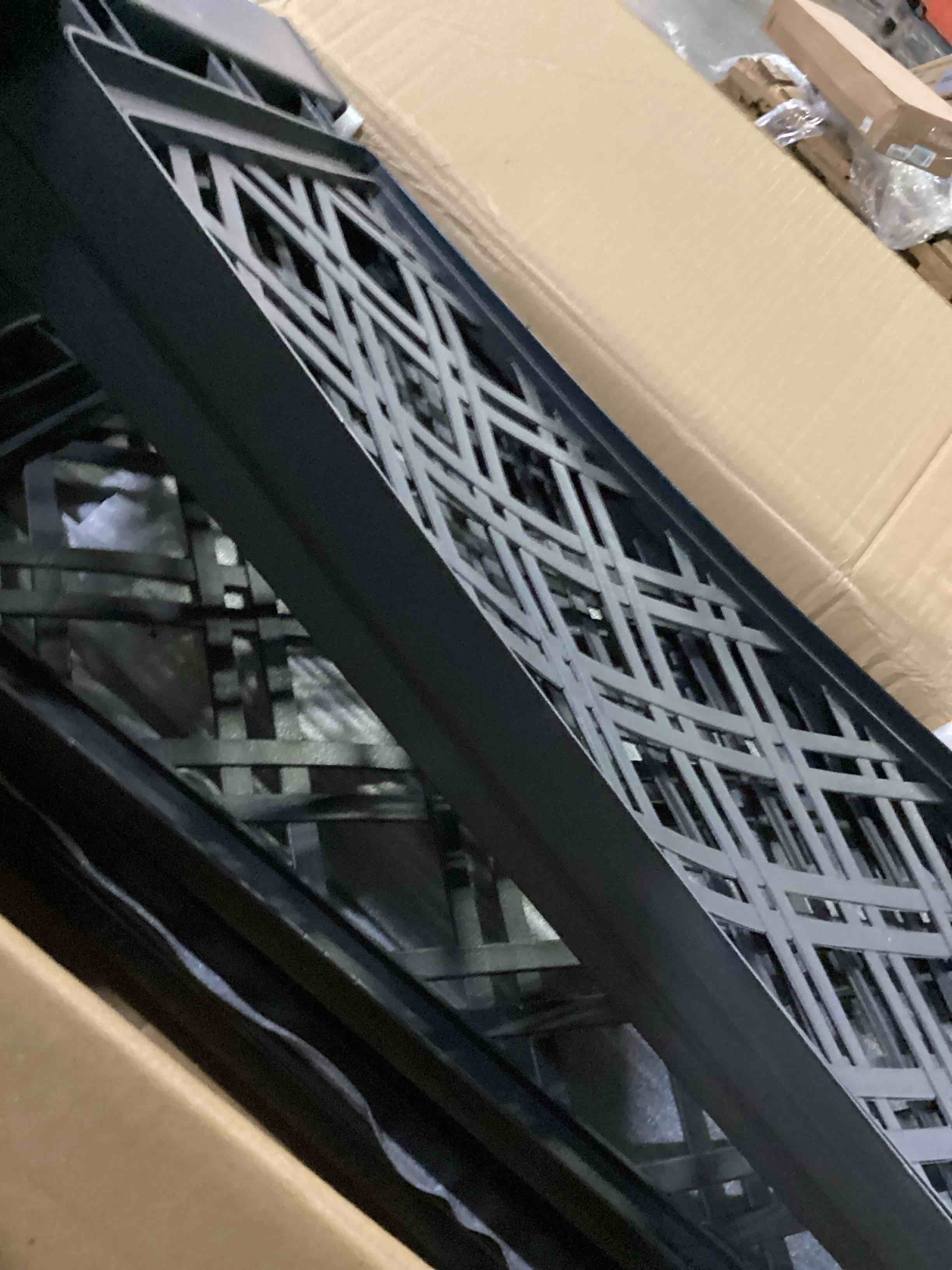 https://s3.amazonaws.com/lotting-images-prod/bidfta/RED5772795_1721045173010.jpeg