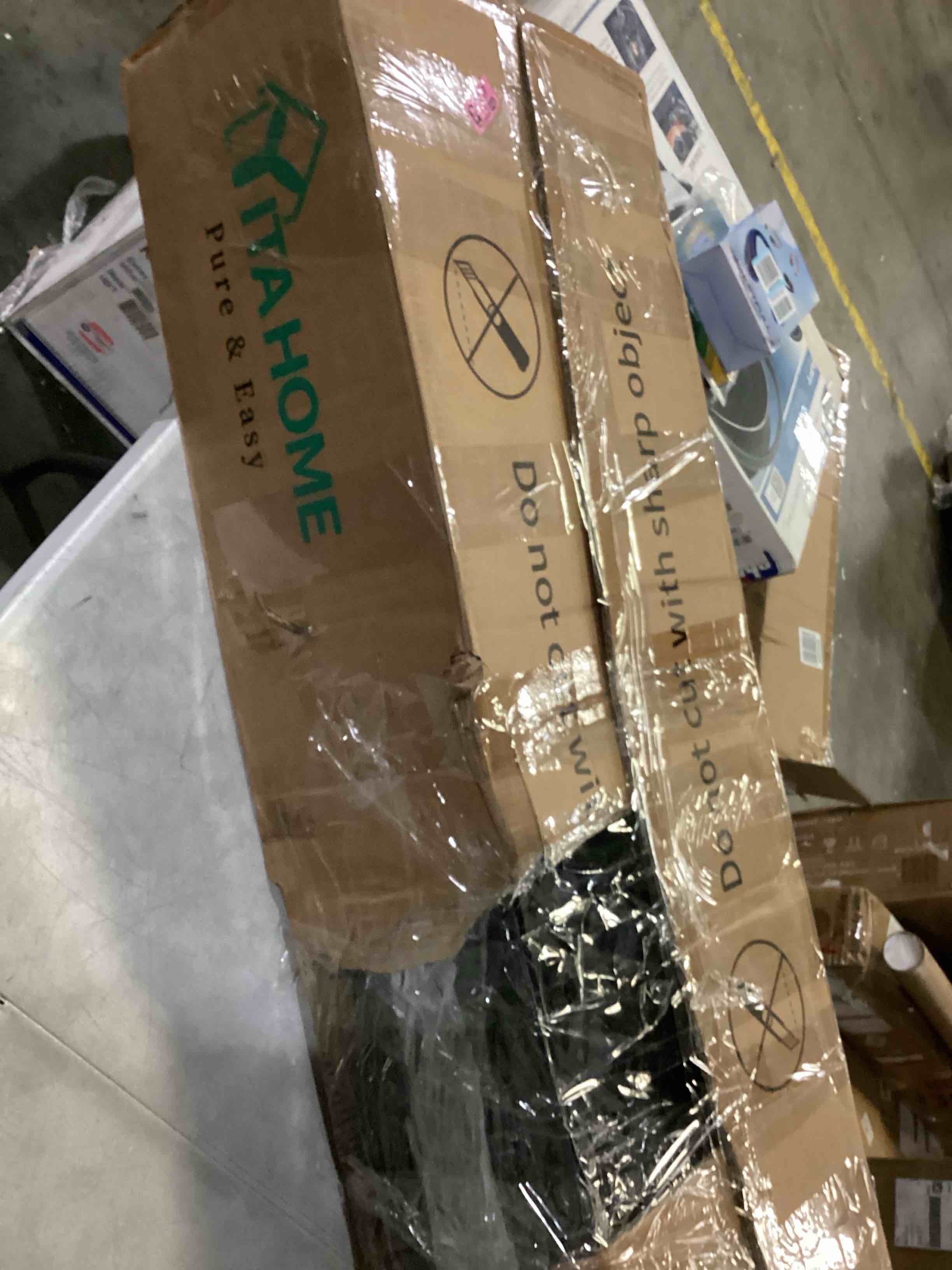 https://s3.amazonaws.com/lotting-images-prod/bidfta/RED5772795_1721045218660.jpeg