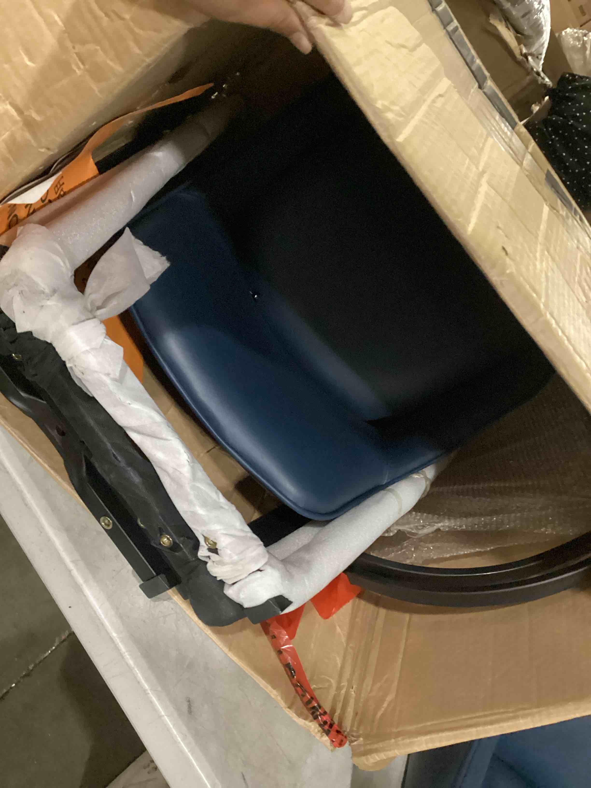 https://s3.amazonaws.com/lotting-images-prod/bidfta/RED5772854_1721129851012.jpeg
