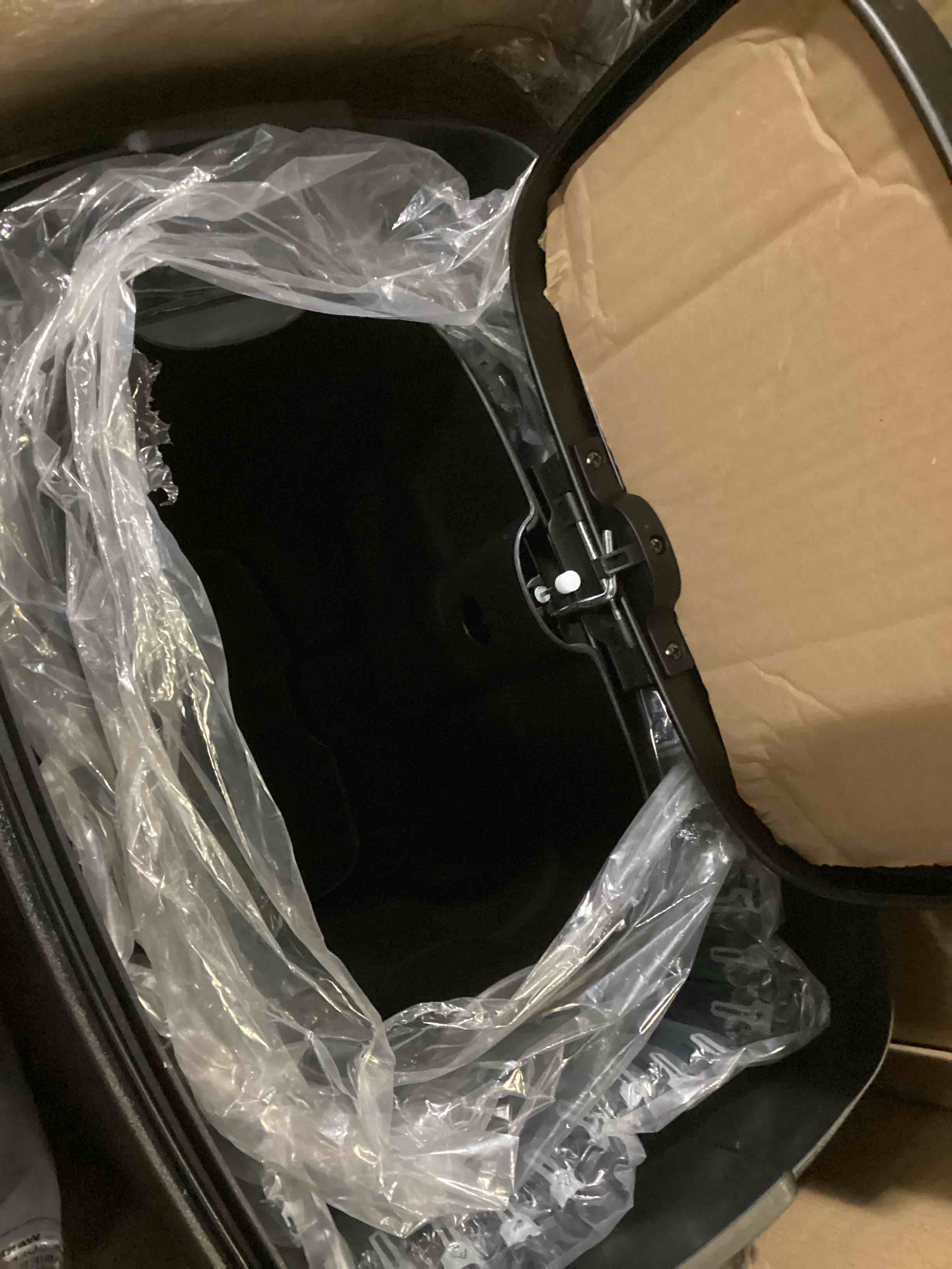 https://s3.amazonaws.com/lotting-images-prod/bidfta/RED5773156_1721393157000.jpeg