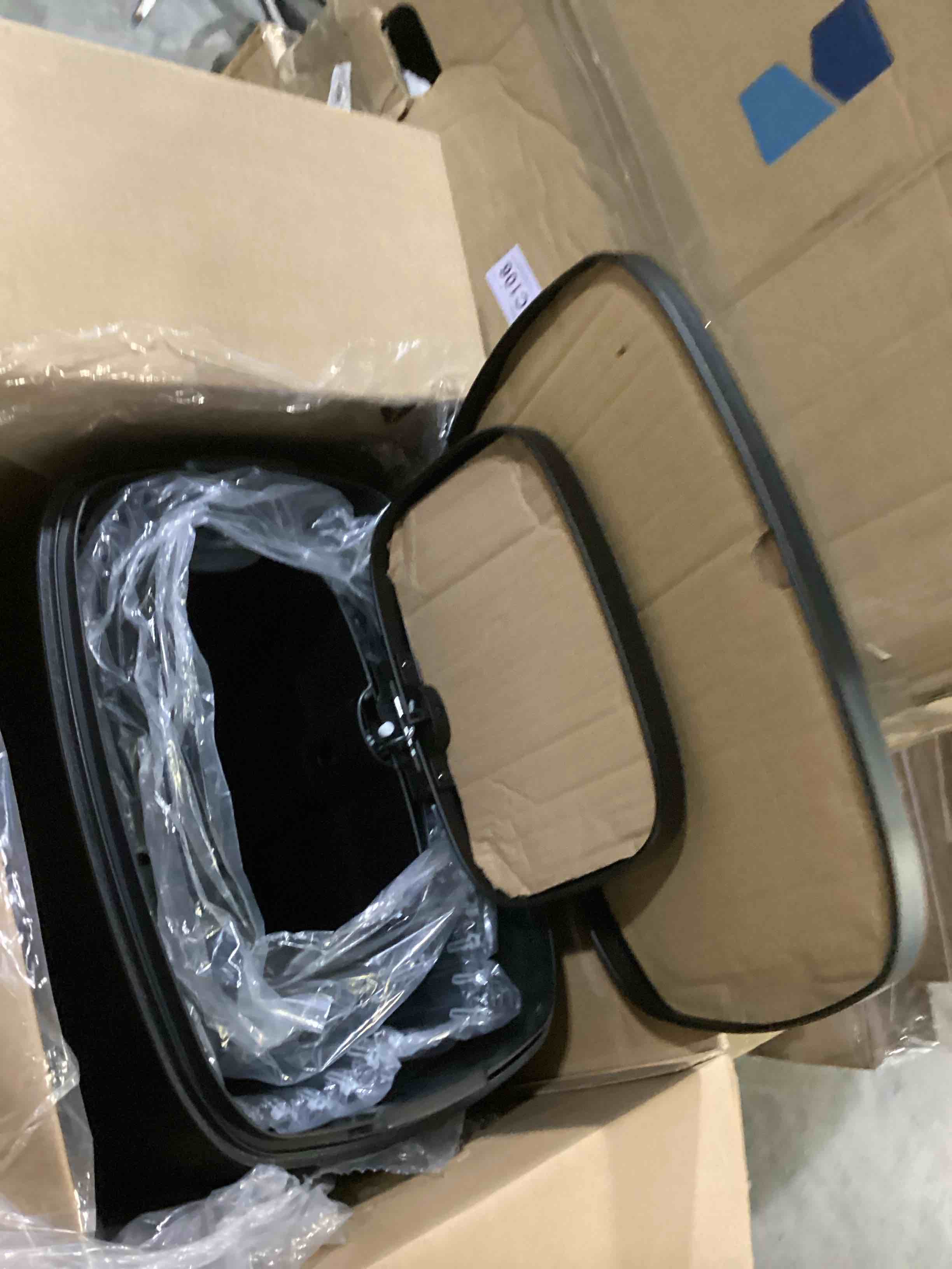 https://s3.amazonaws.com/lotting-images-prod/bidfta/RED5773156_1721393159931.jpeg