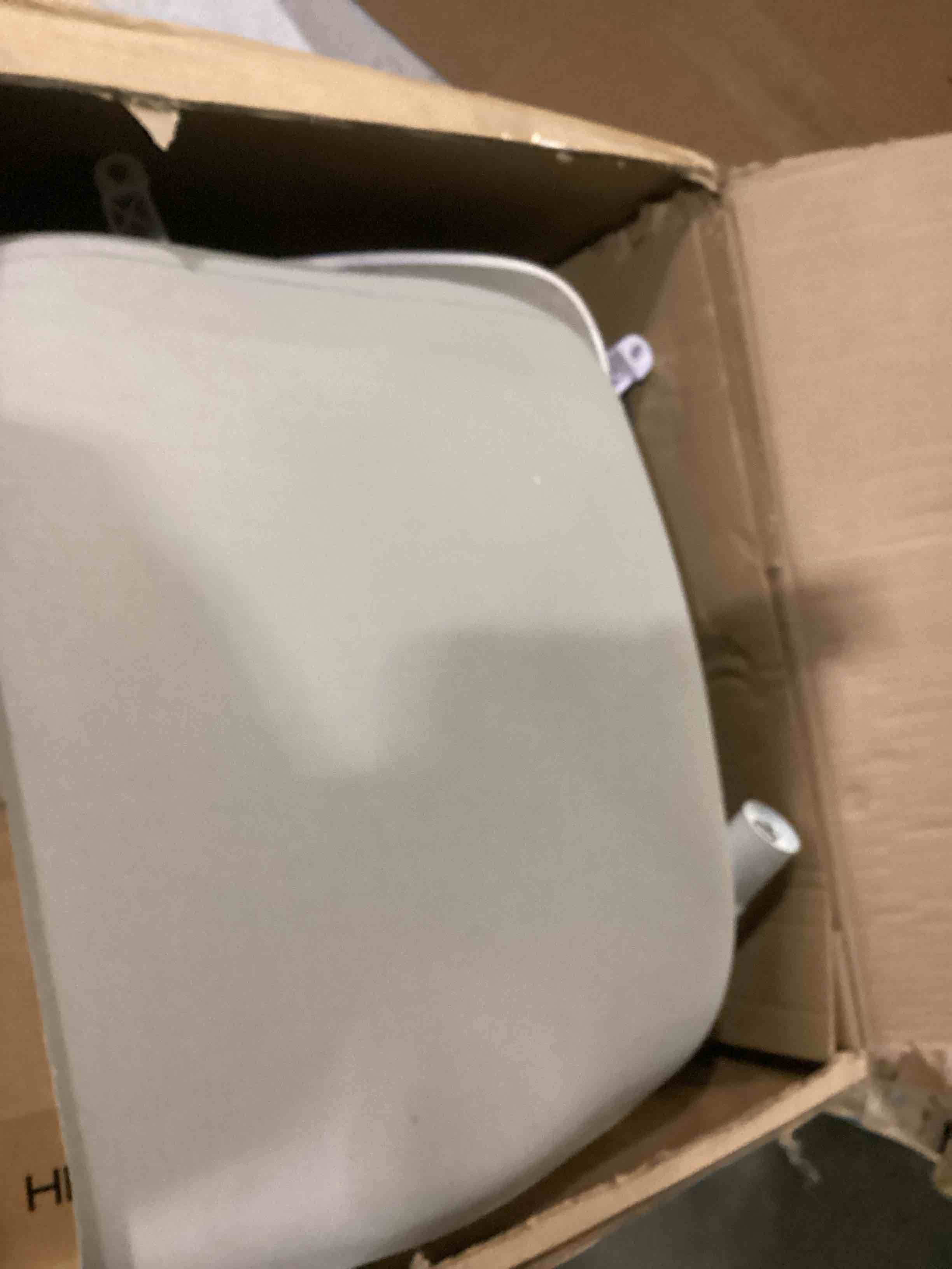 https://s3.amazonaws.com/lotting-images-prod/bidfta/RED5773212_1721410855541.jpeg