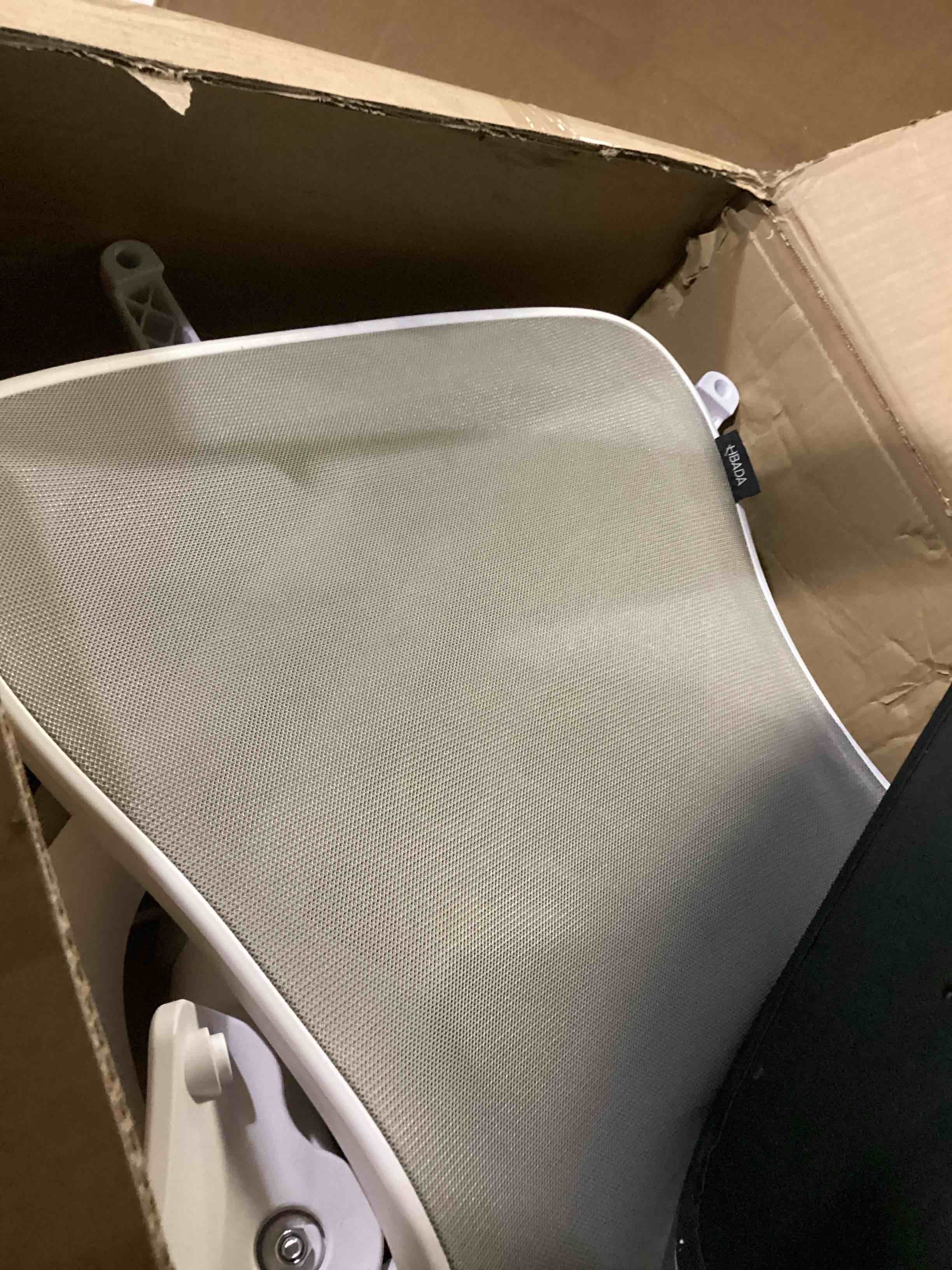 https://s3.amazonaws.com/lotting-images-prod/bidfta/RED5773212_1721410862720.jpeg