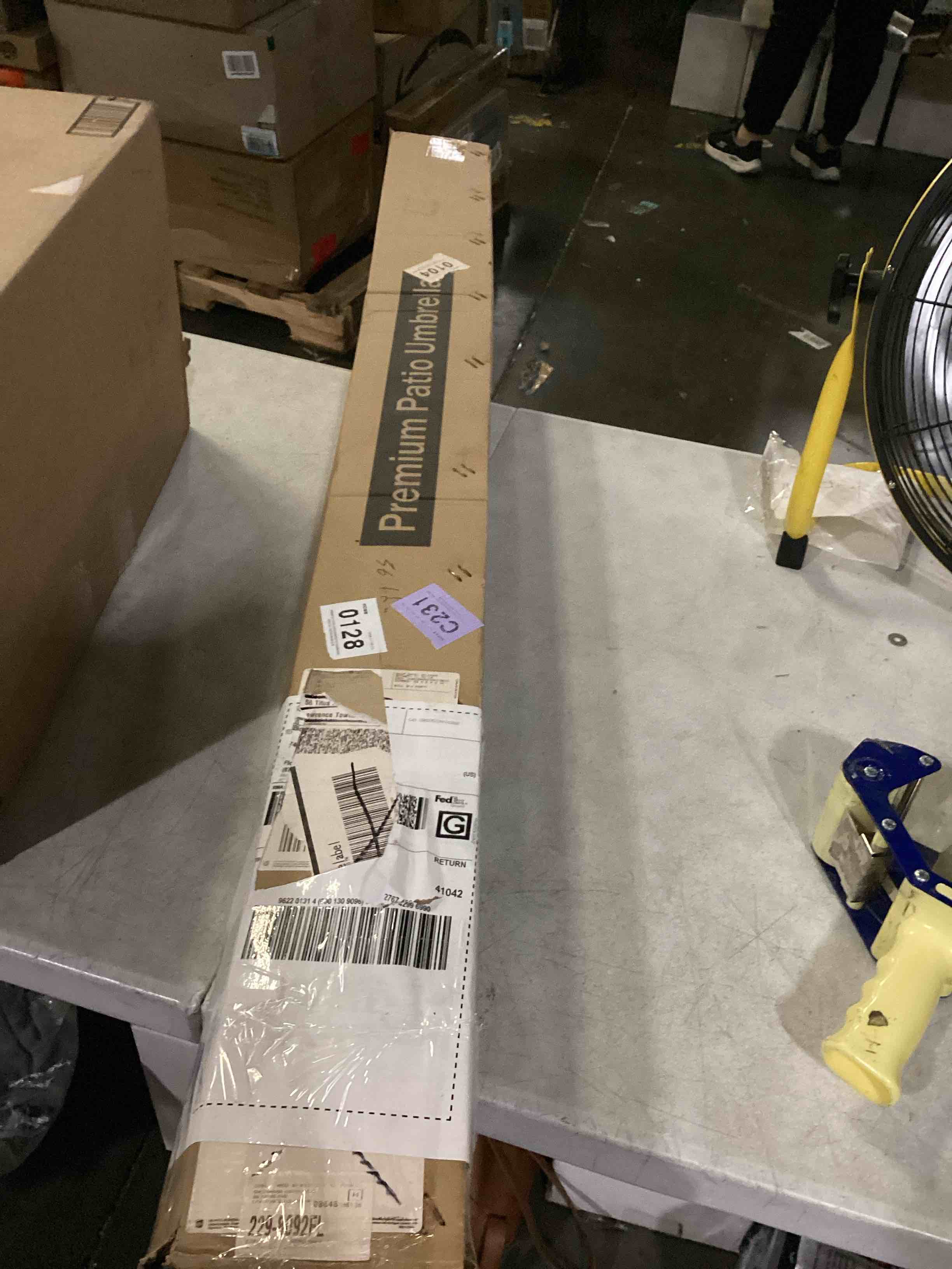 https://s3.amazonaws.com/lotting-images-prod/bidfta/RED5773216_1721733311077.jpeg