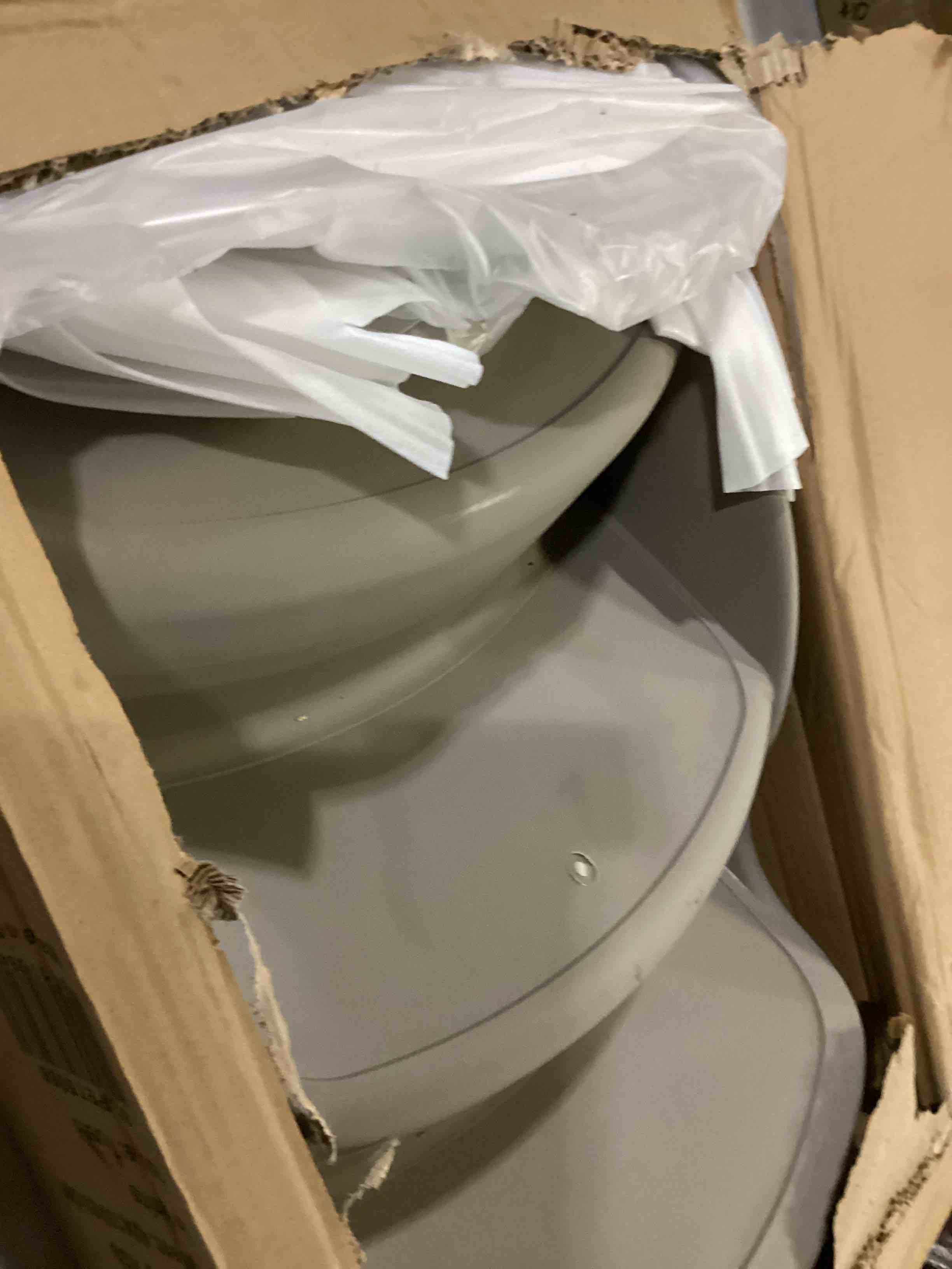 https://s3.amazonaws.com/lotting-images-prod/bidfta/RED5773604_1721933479161.jpeg