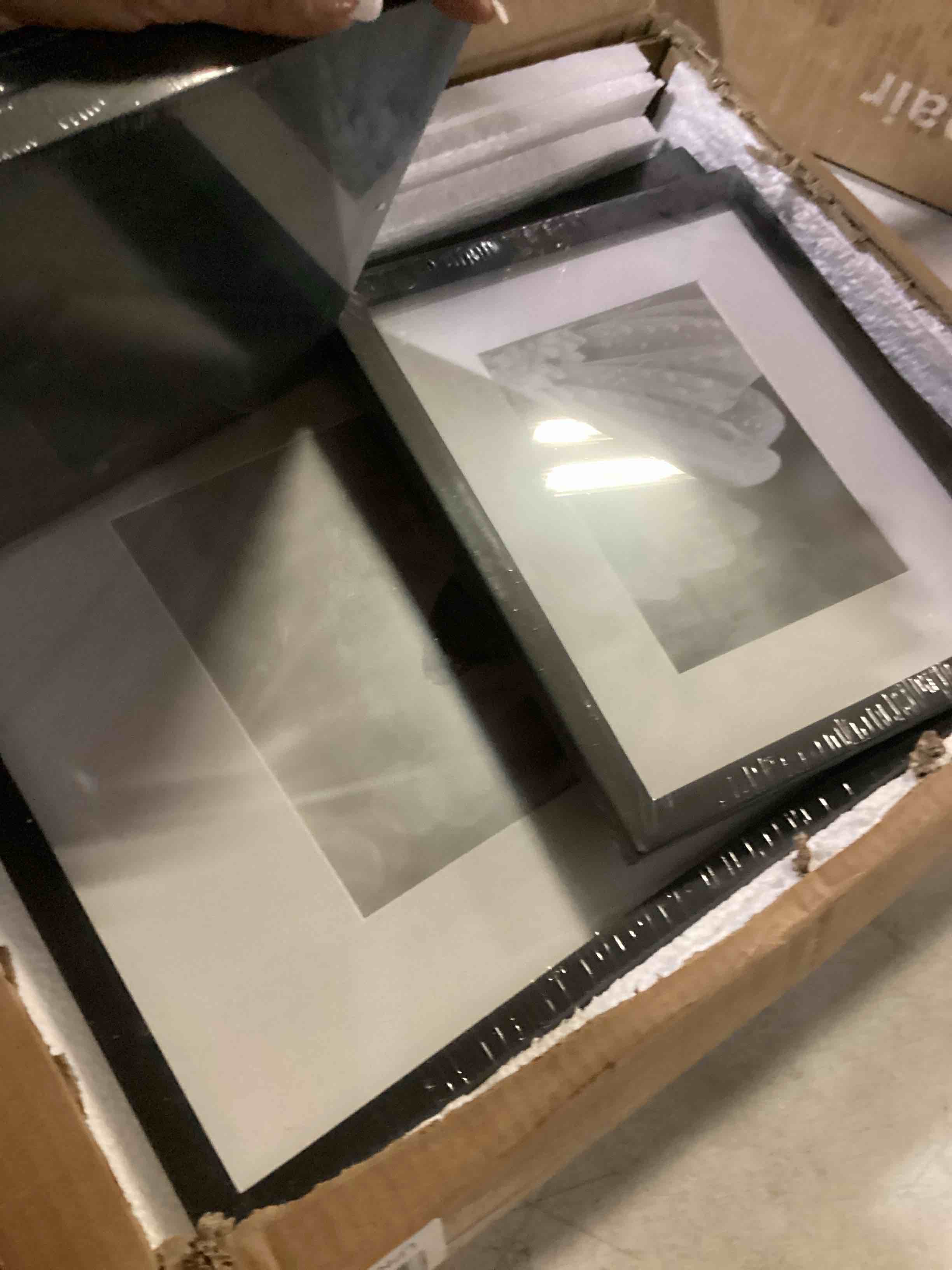 https://s3.amazonaws.com/lotting-images-prod/bidfta/RED5773618_1721935424941.jpeg
