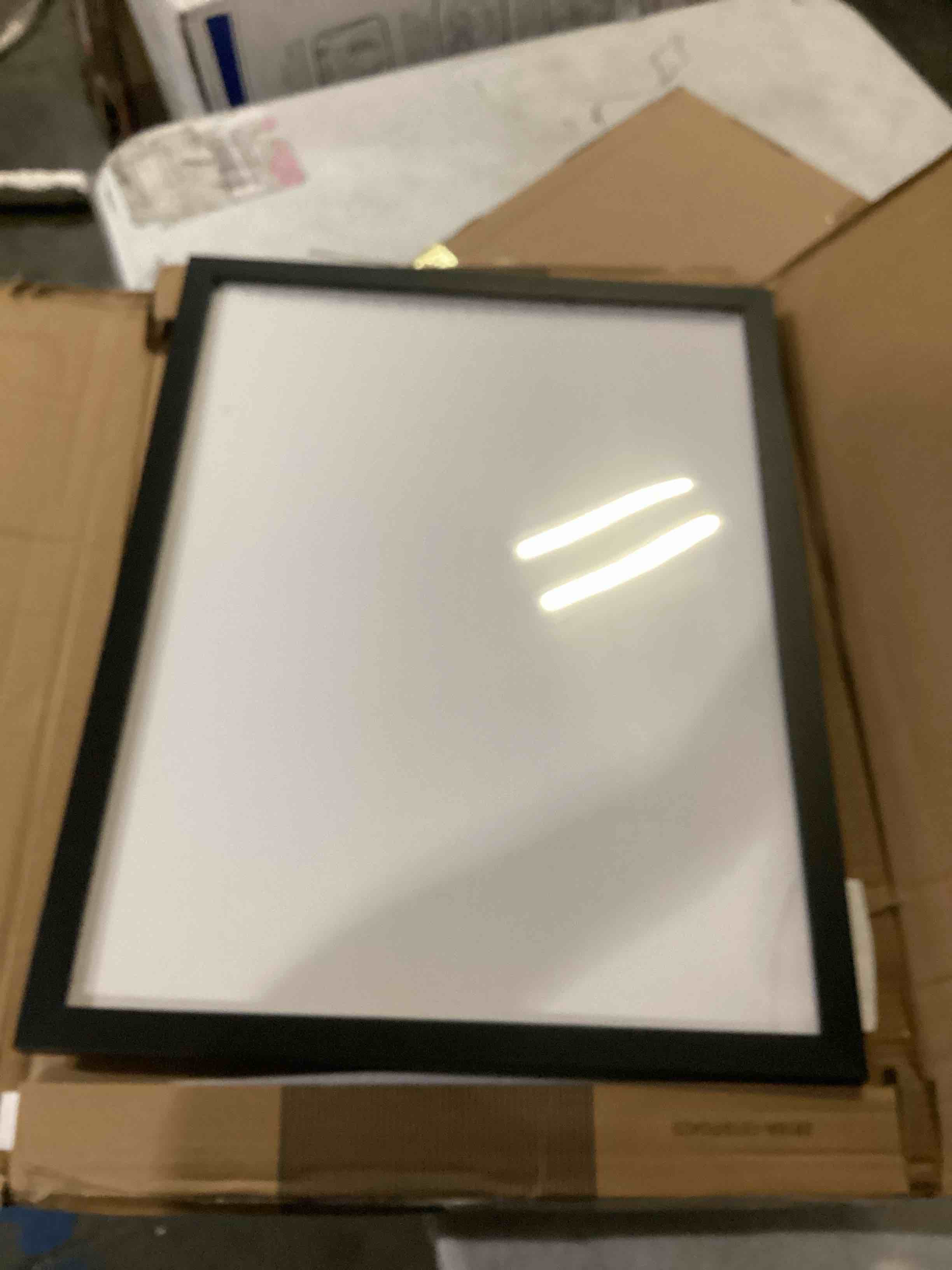 https://s3.amazonaws.com/lotting-images-prod/bidfta/RED5773648_1721996615472.jpeg