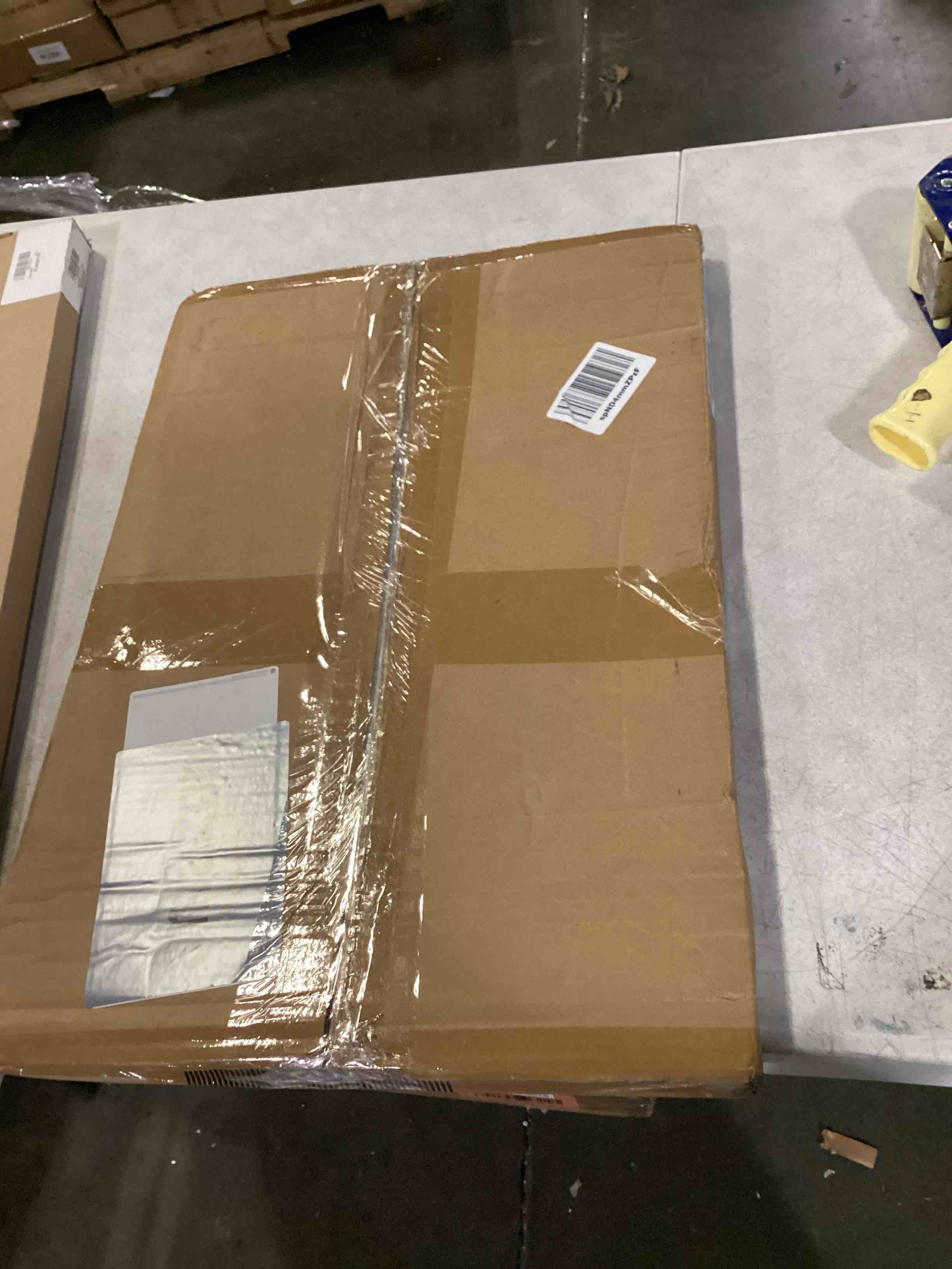 https://s3.amazonaws.com/lotting-images-prod/bidfta/RED5773648_1721996650893.jpeg