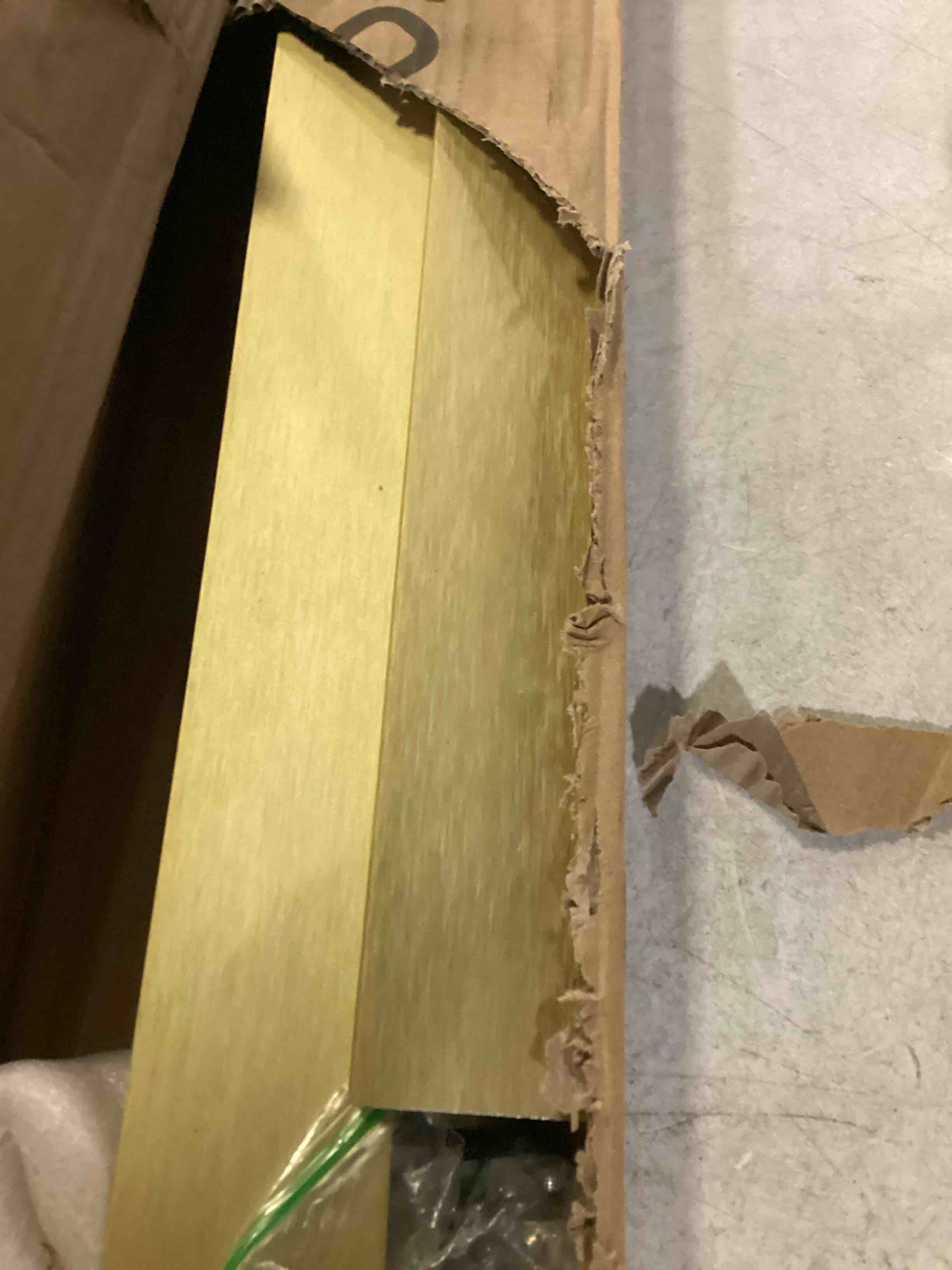 https://s3.amazonaws.com/lotting-images-prod/bidfta/RED5773662_1721998472344.jpeg