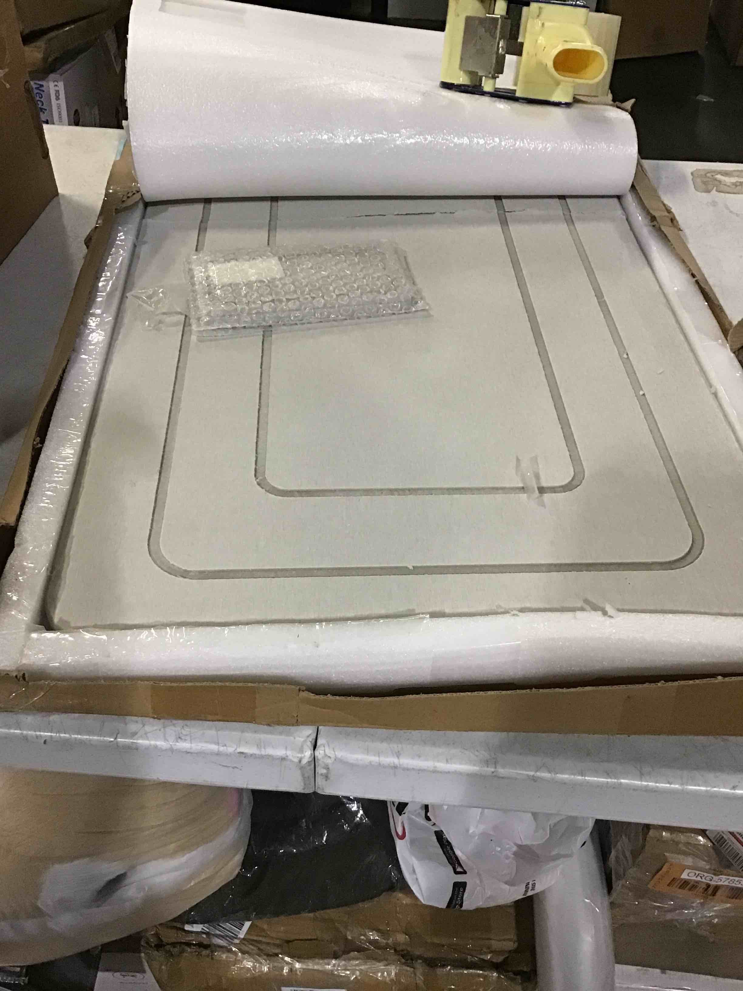 https://s3.amazonaws.com/lotting-images-prod/bidfta/RED5774131_1718980168713.jpeg
