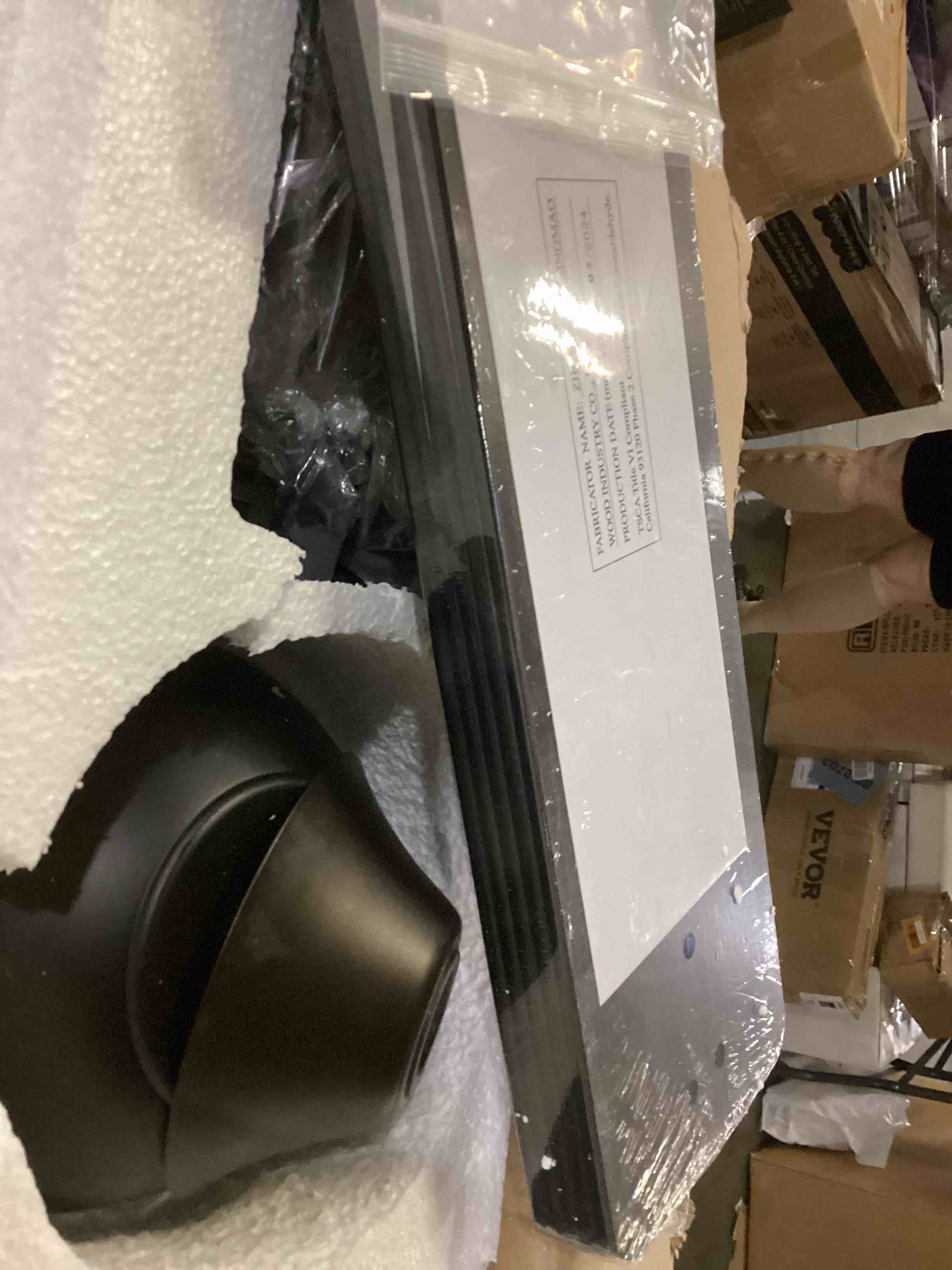 https://s3.amazonaws.com/lotting-images-prod/bidfta/RED5774291_1719247826420.jpeg