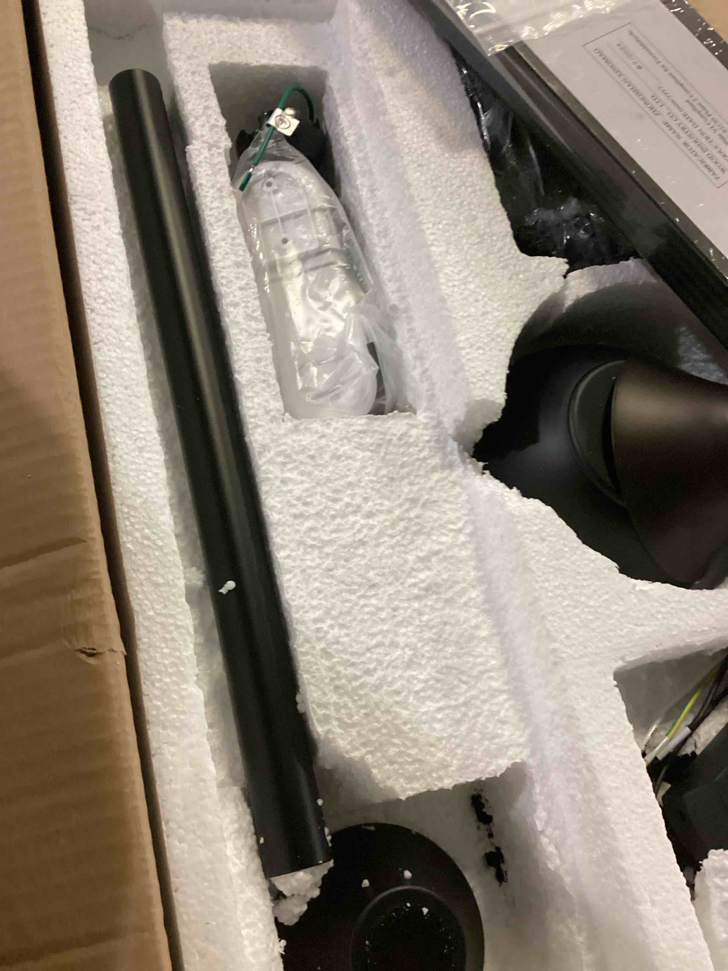 https://s3.amazonaws.com/lotting-images-prod/bidfta/RED5774291_1719247830756.jpeg