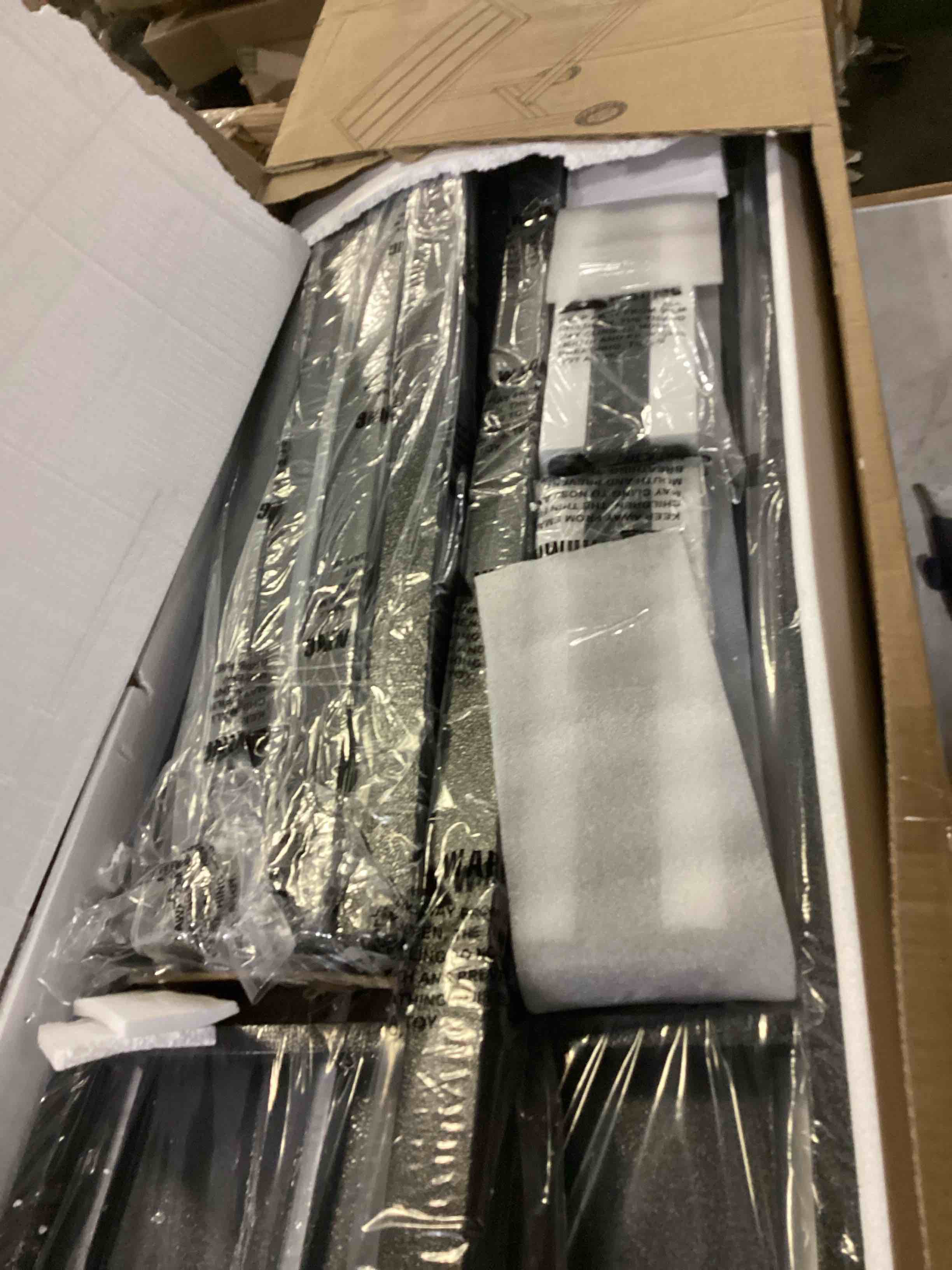 https://s3.amazonaws.com/lotting-images-prod/bidfta/RED5775000_1719849398084.jpeg
