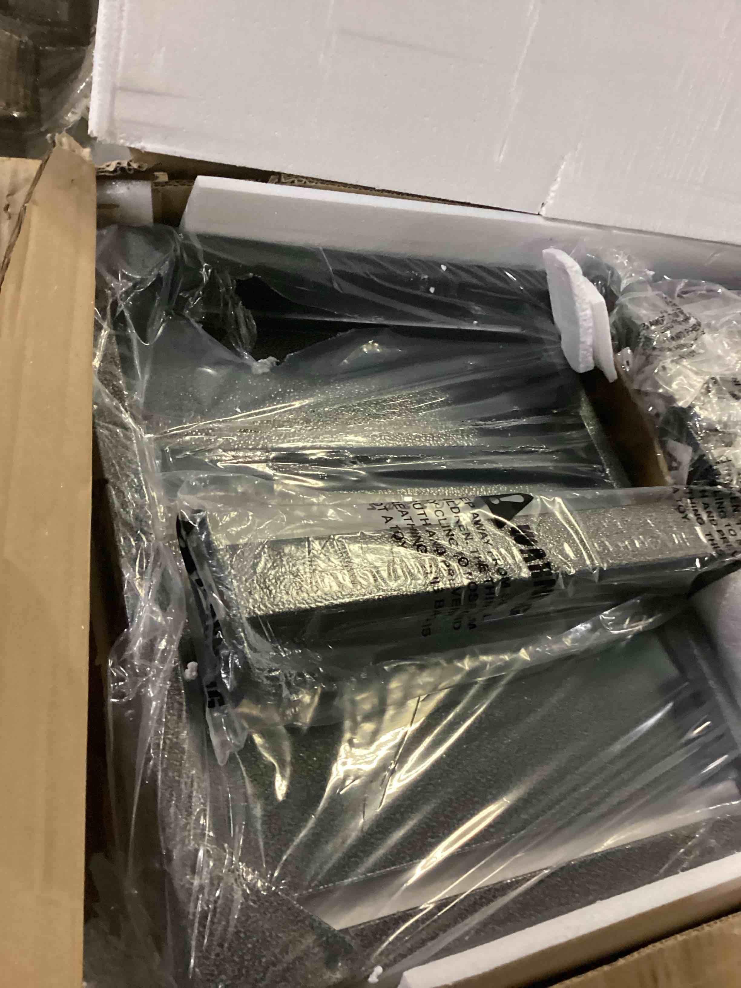 https://s3.amazonaws.com/lotting-images-prod/bidfta/RED5775000_1719849405697.jpeg