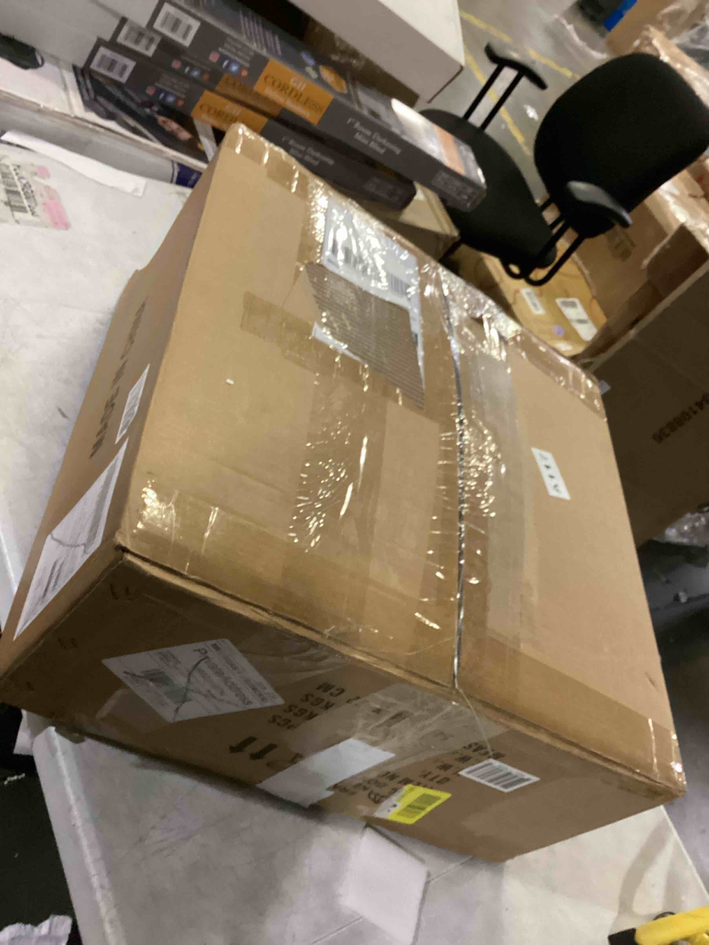 https://s3.amazonaws.com/lotting-images-prod/bidfta/RED5775321_1720463217125.jpeg