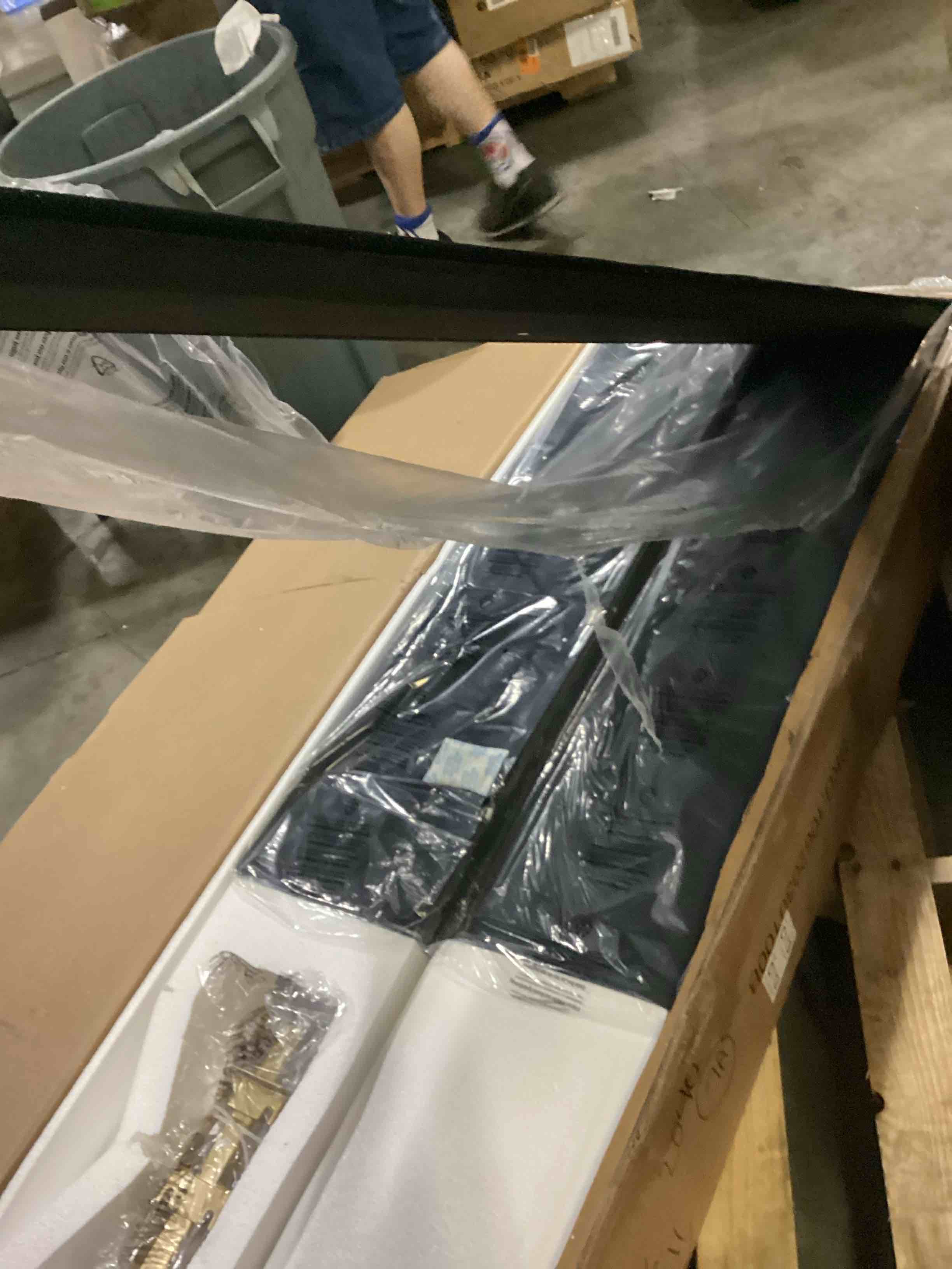 https://s3.amazonaws.com/lotting-images-prod/bidfta/RED5775331_1720525346458.jpeg