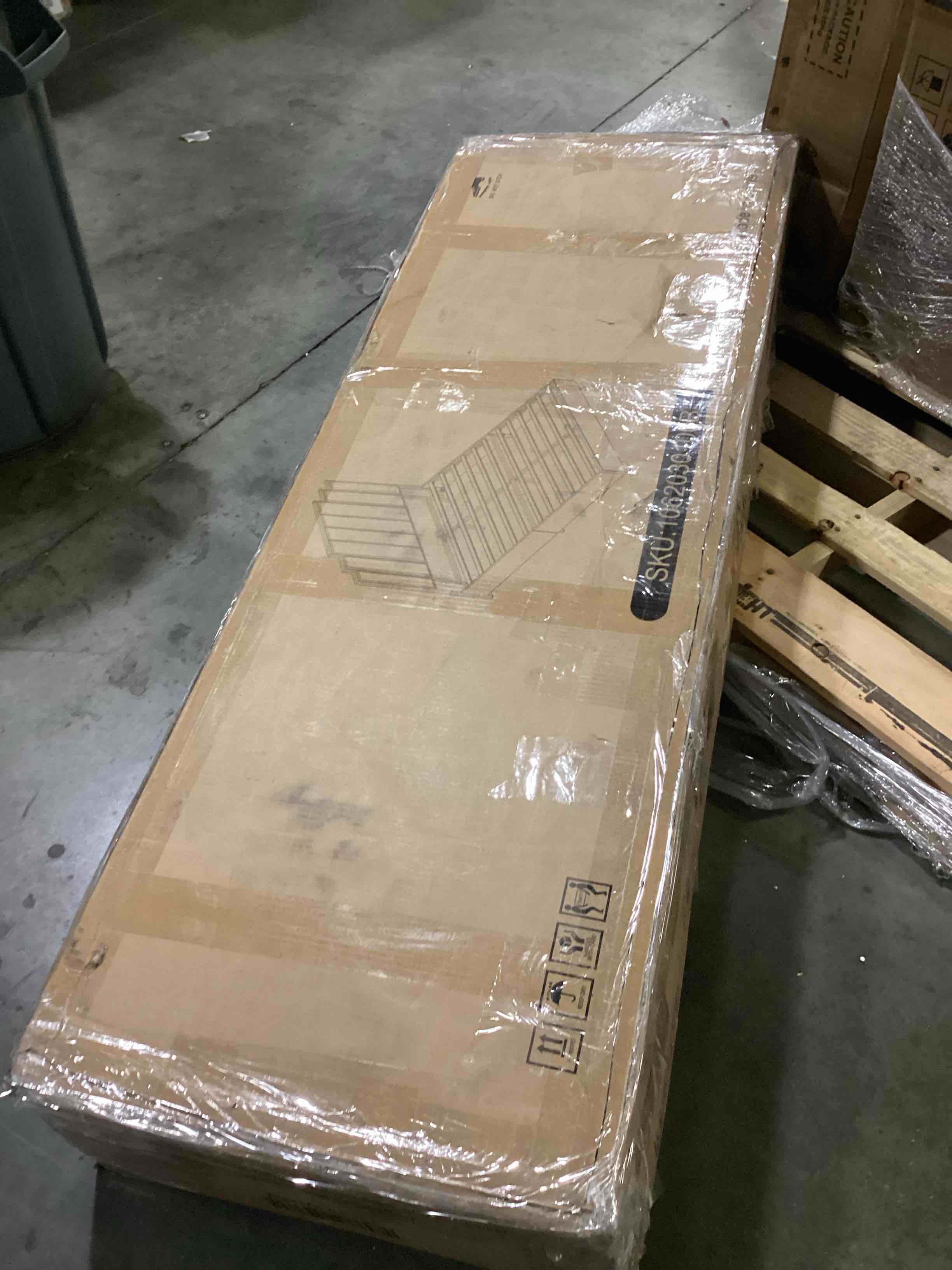 https://s3.amazonaws.com/lotting-images-prod/bidfta/RED5775331_1720525361461.jpeg
