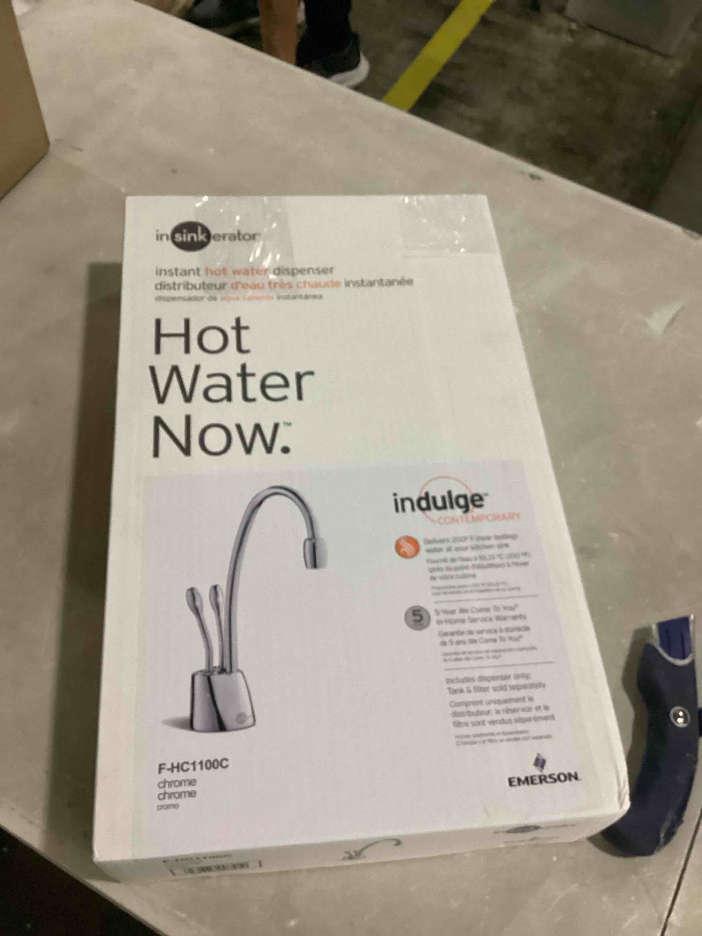 https://s3.amazonaws.com/lotting-images-prod/bidfta/RED5775621_1724180717442.jpeg