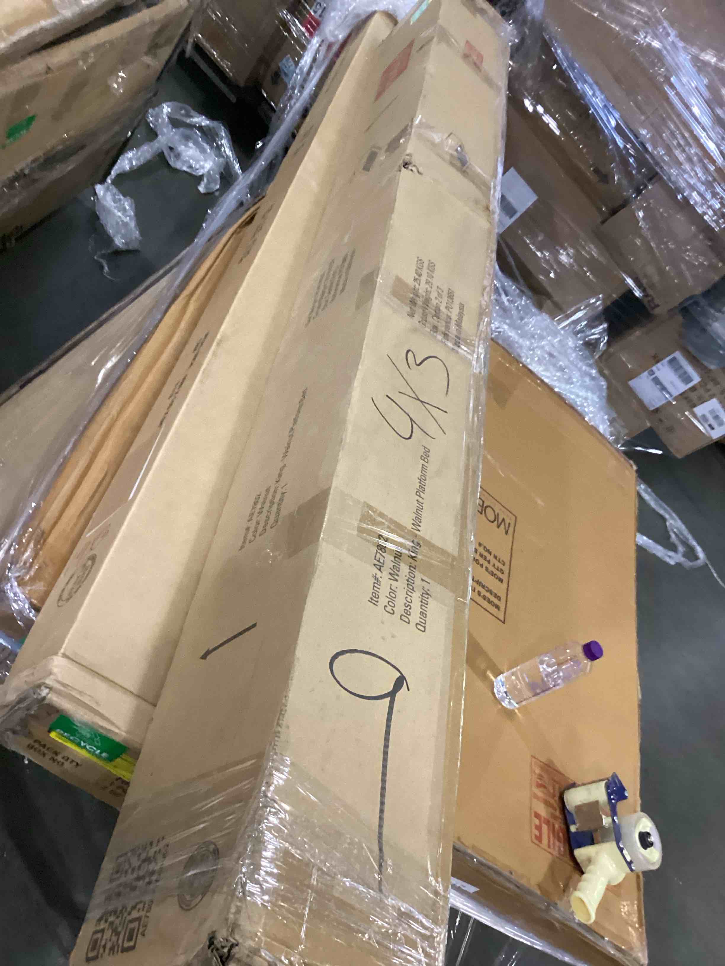 https://s3.amazonaws.com/lotting-images-prod/bidfta/RED5775702_1724254825728.jpeg
