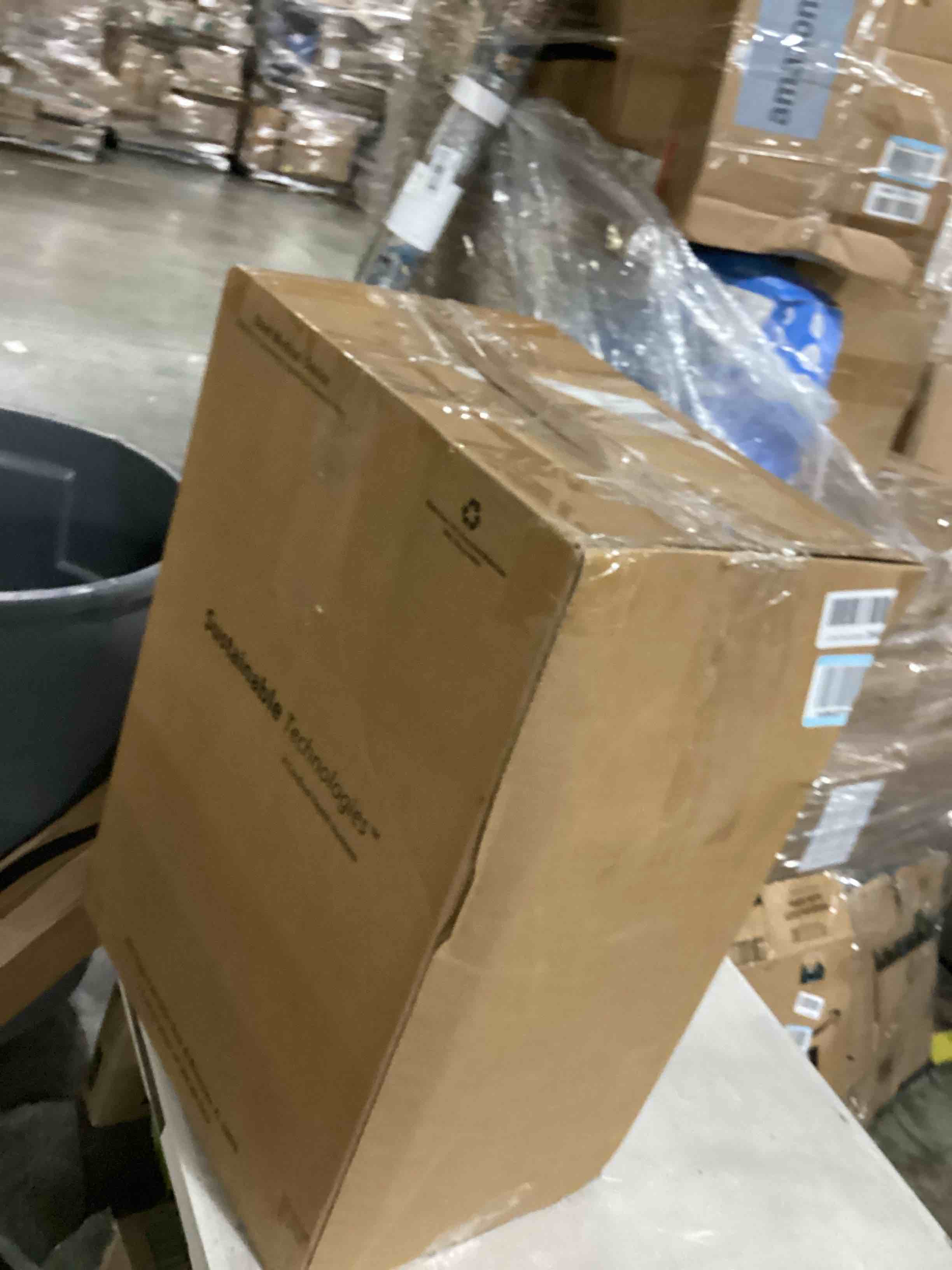 https://s3.amazonaws.com/lotting-images-prod/bidfta/RED5775721_1724325420167.jpeg