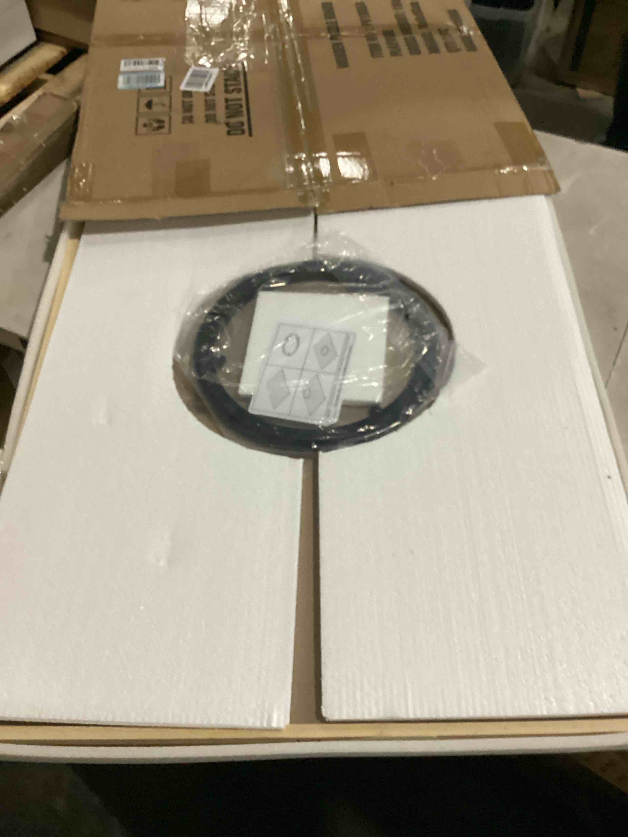 https://s3.amazonaws.com/lotting-images-prod/bidfta/RED5776360_1724949856945.jpeg