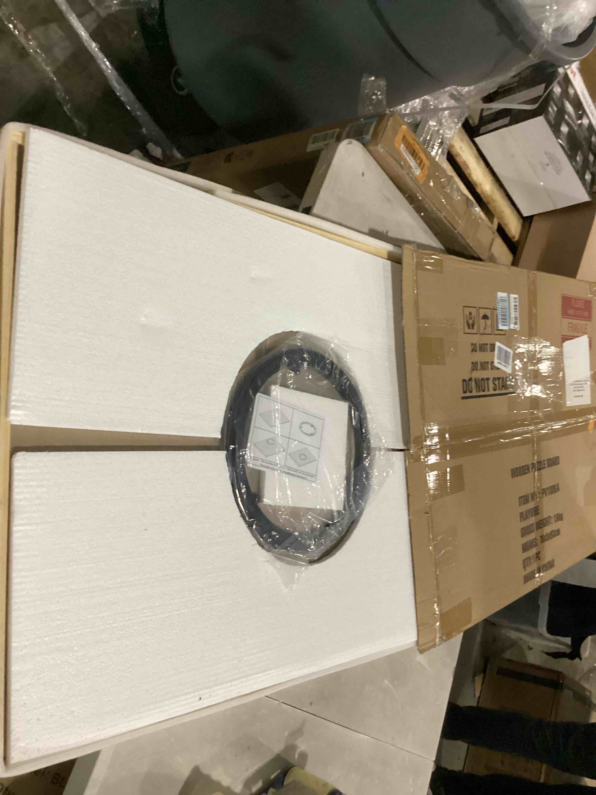 https://s3.amazonaws.com/lotting-images-prod/bidfta/RED5776360_1724949861269.jpeg