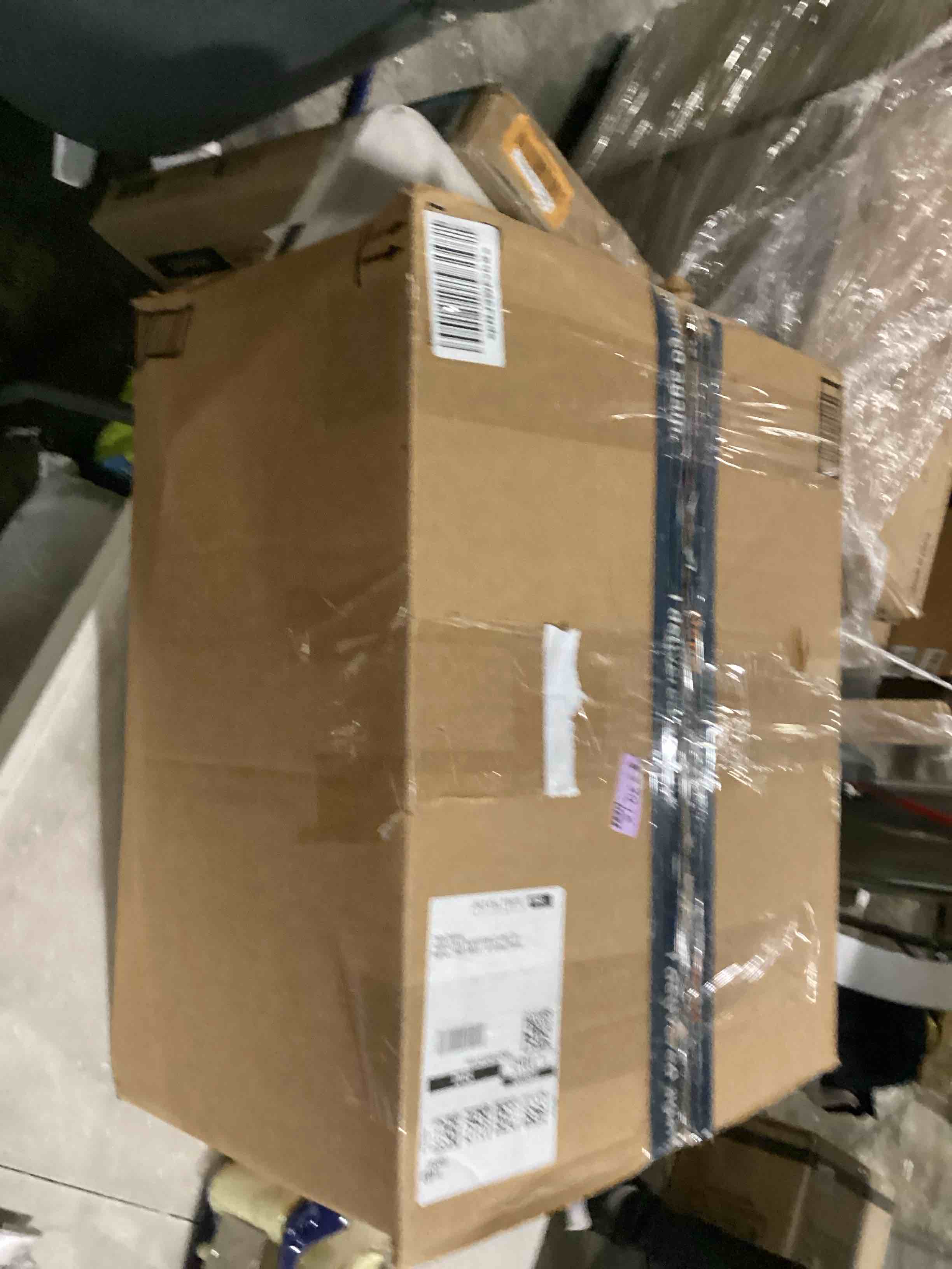 https://s3.amazonaws.com/lotting-images-prod/bidfta/RED5776380_1724955829135.jpeg