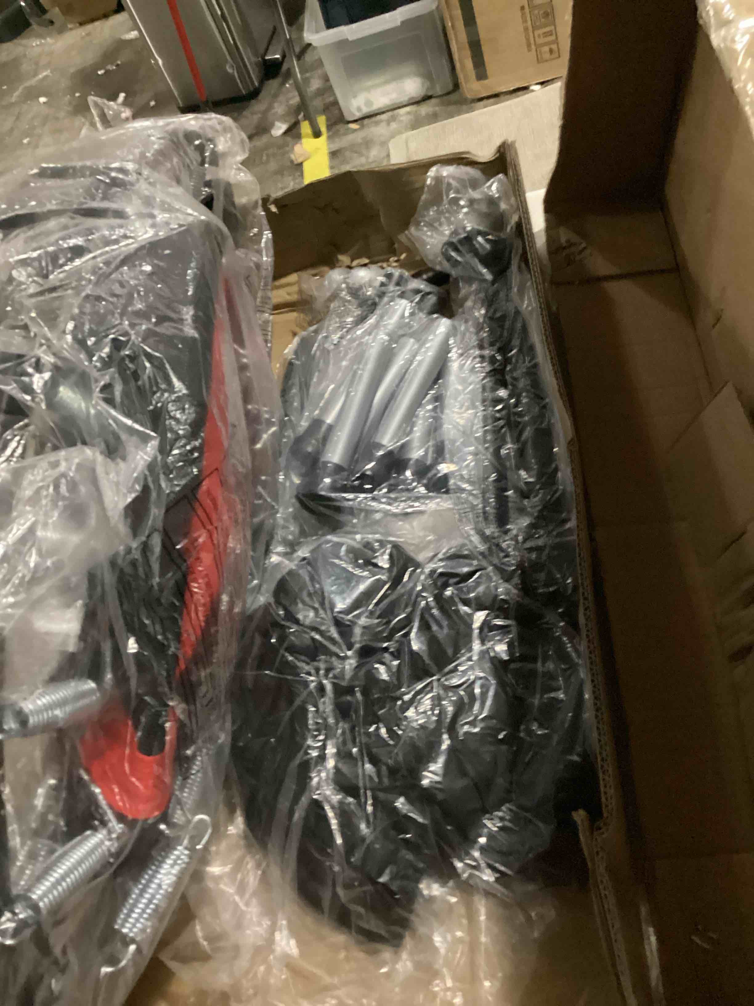 https://s3.amazonaws.com/lotting-images-prod/bidfta/RED5776642_1725534726110.jpeg