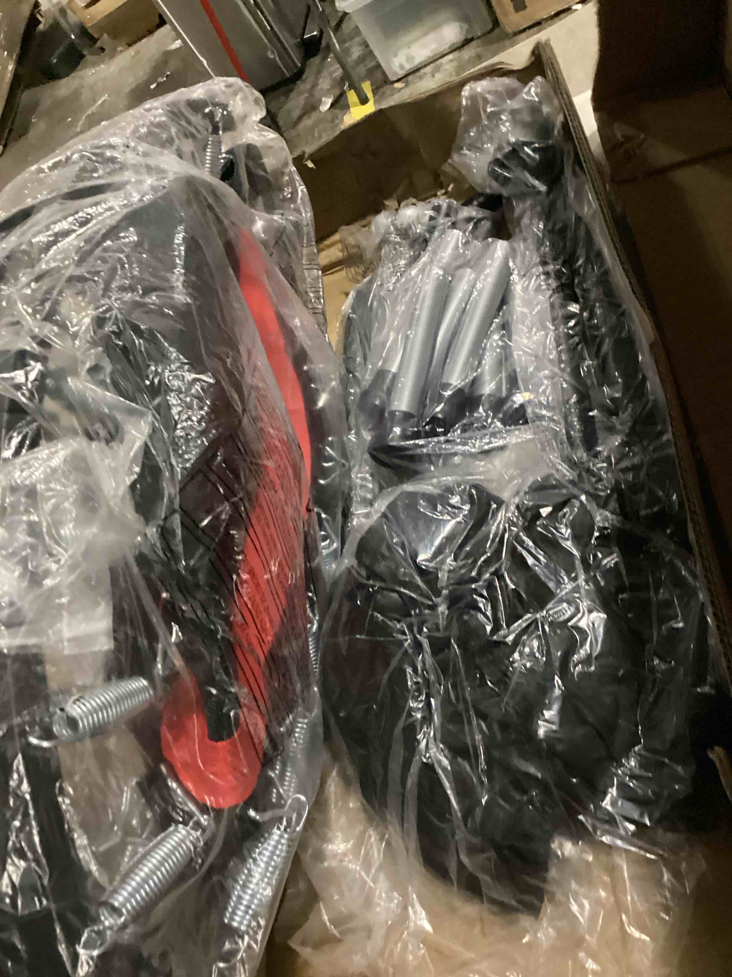 https://s3.amazonaws.com/lotting-images-prod/bidfta/RED5776642_1725534728284.jpeg