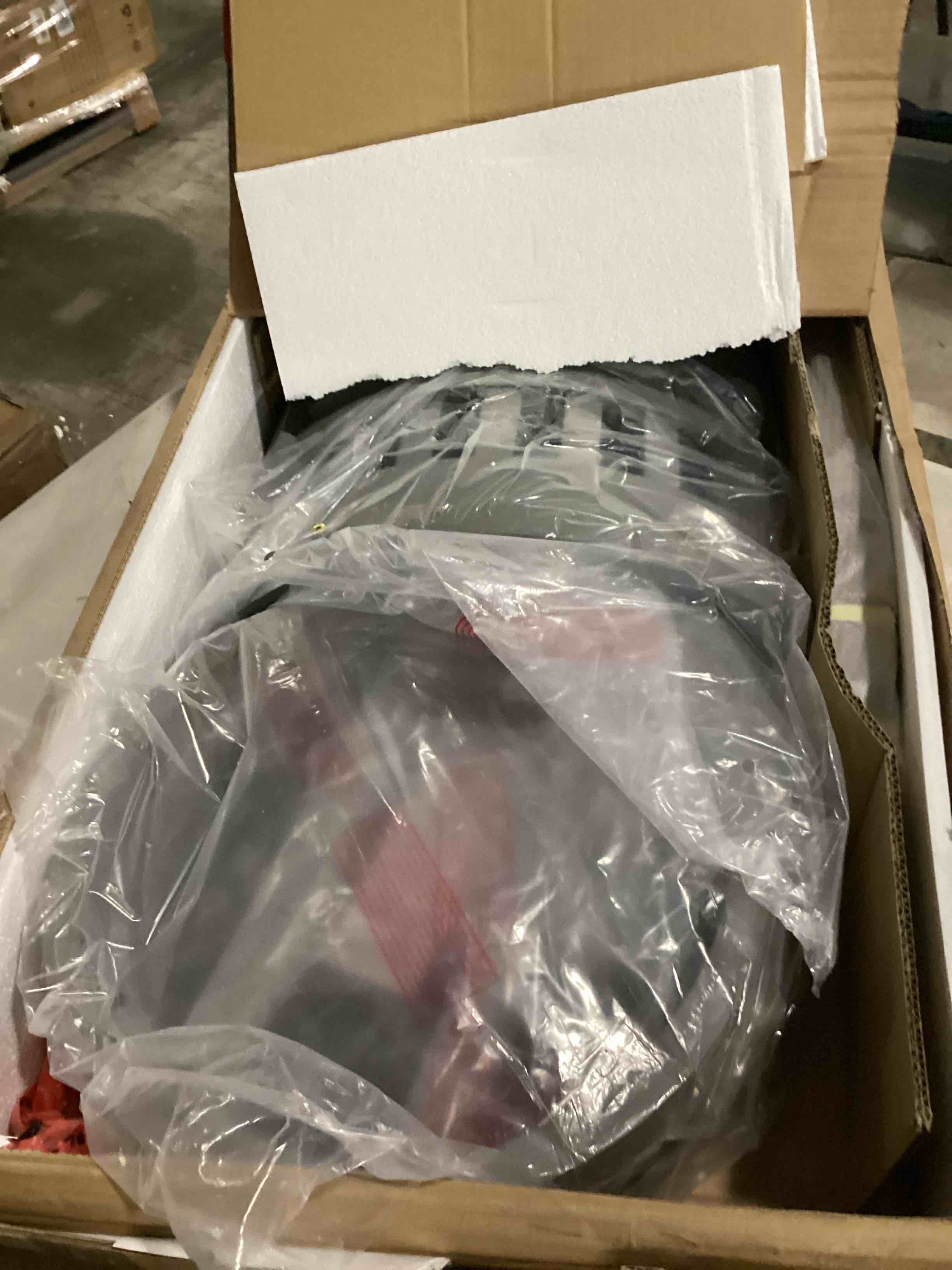 https://s3.amazonaws.com/lotting-images-prod/bidfta/RED5776665_1725550975919.jpeg