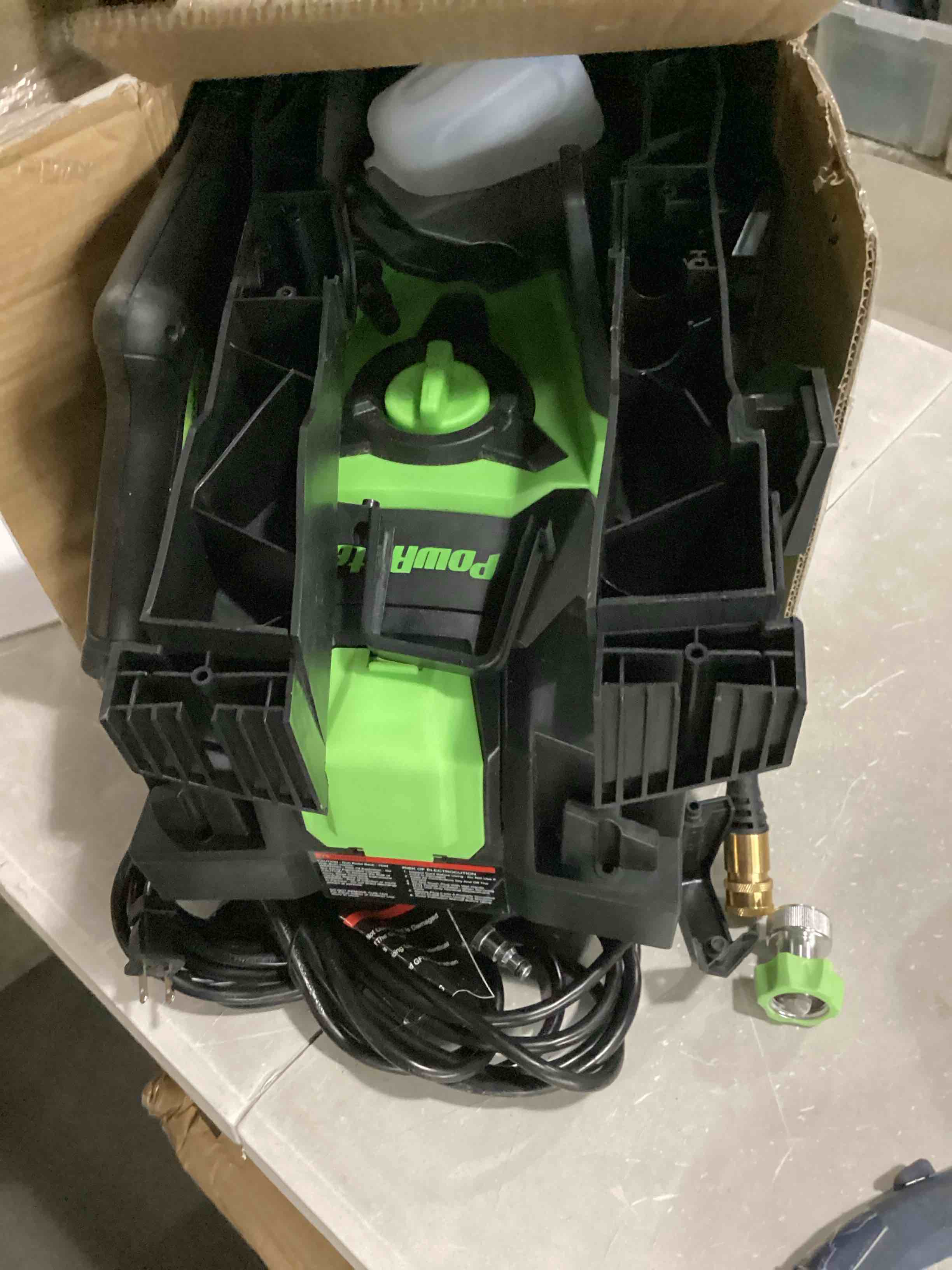 https://s3.amazonaws.com/lotting-images-prod/bidfta/RED5776740_1725622895805.jpeg