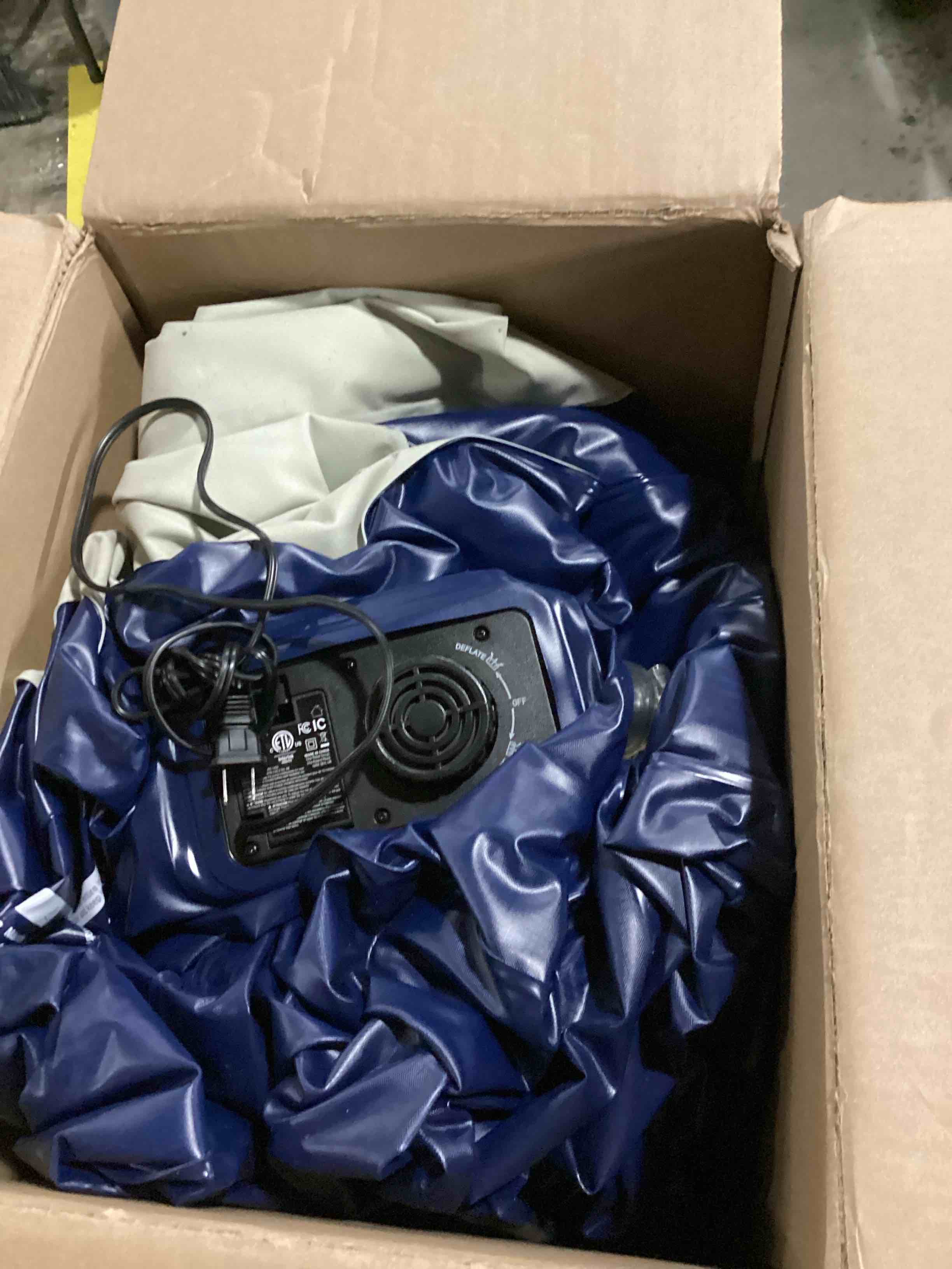 https://s3.amazonaws.com/lotting-images-prod/bidfta/RED5776748_1725624204012.jpeg