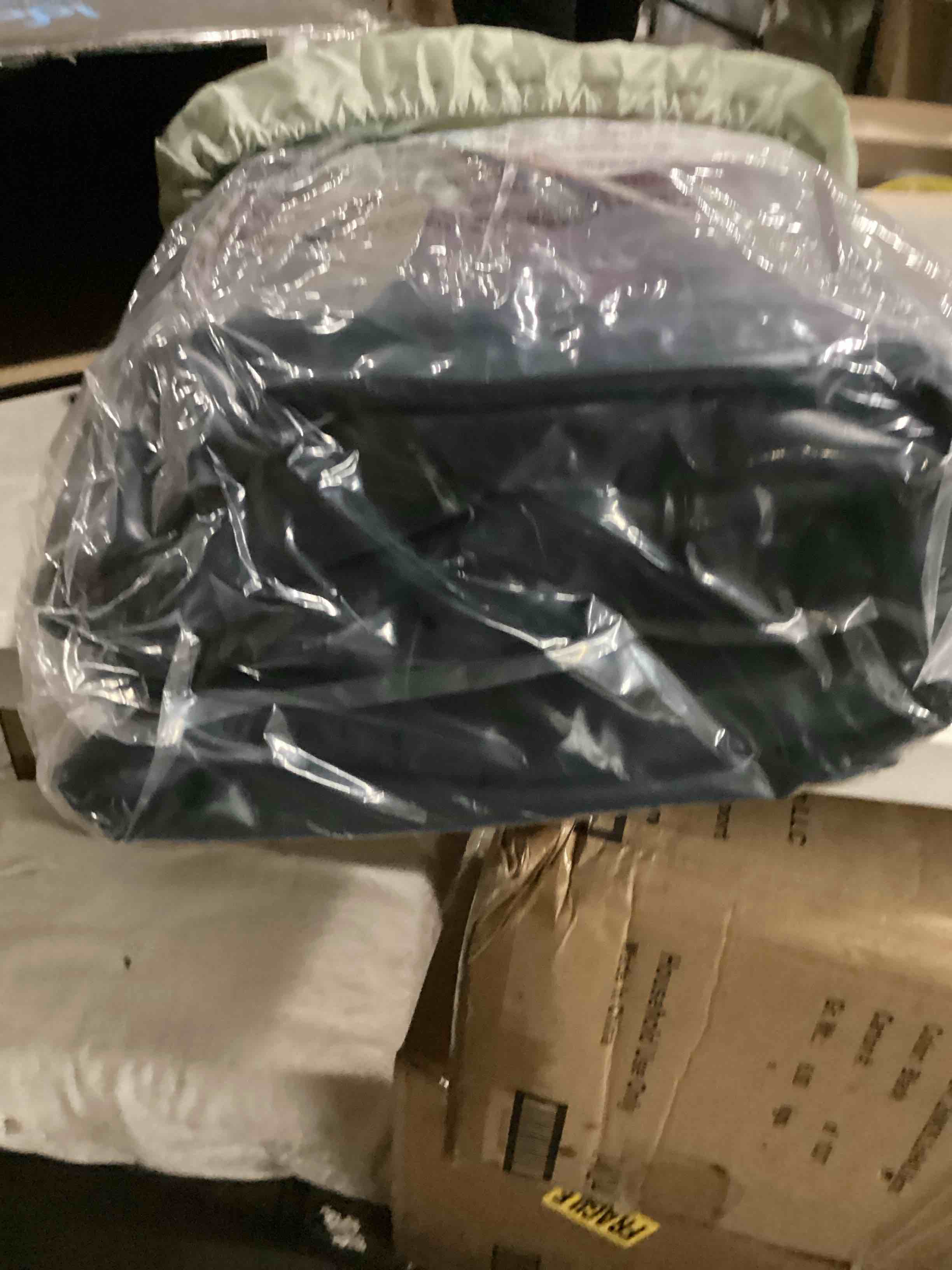 https://s3.amazonaws.com/lotting-images-prod/bidfta/RED5776771_1725628092235.jpeg