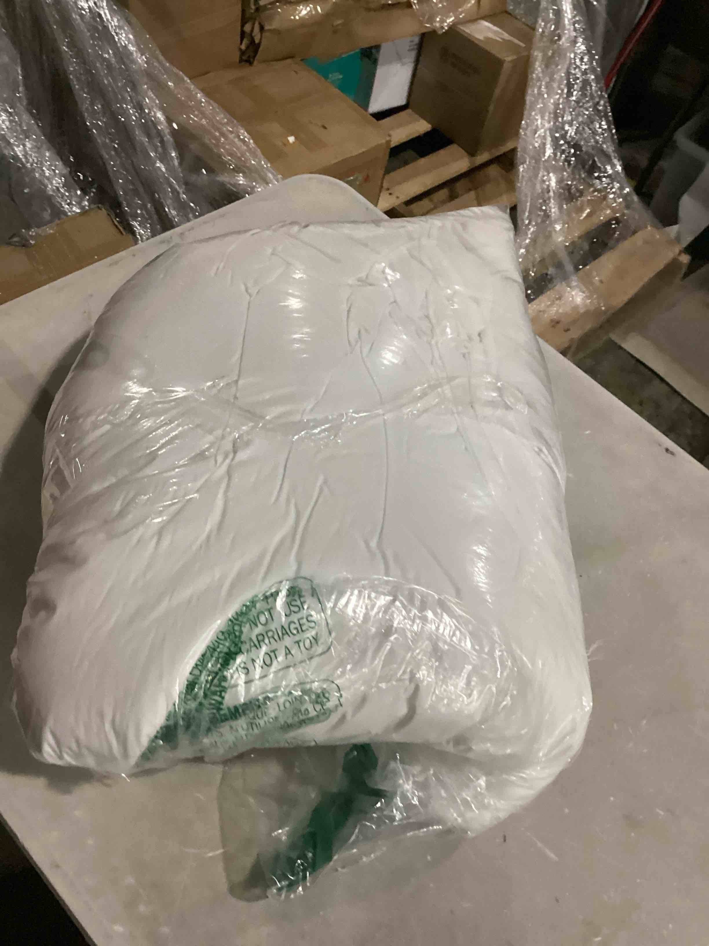 https://s3.amazonaws.com/lotting-images-prod/bidfta/RED5776773_1725628364425.jpeg