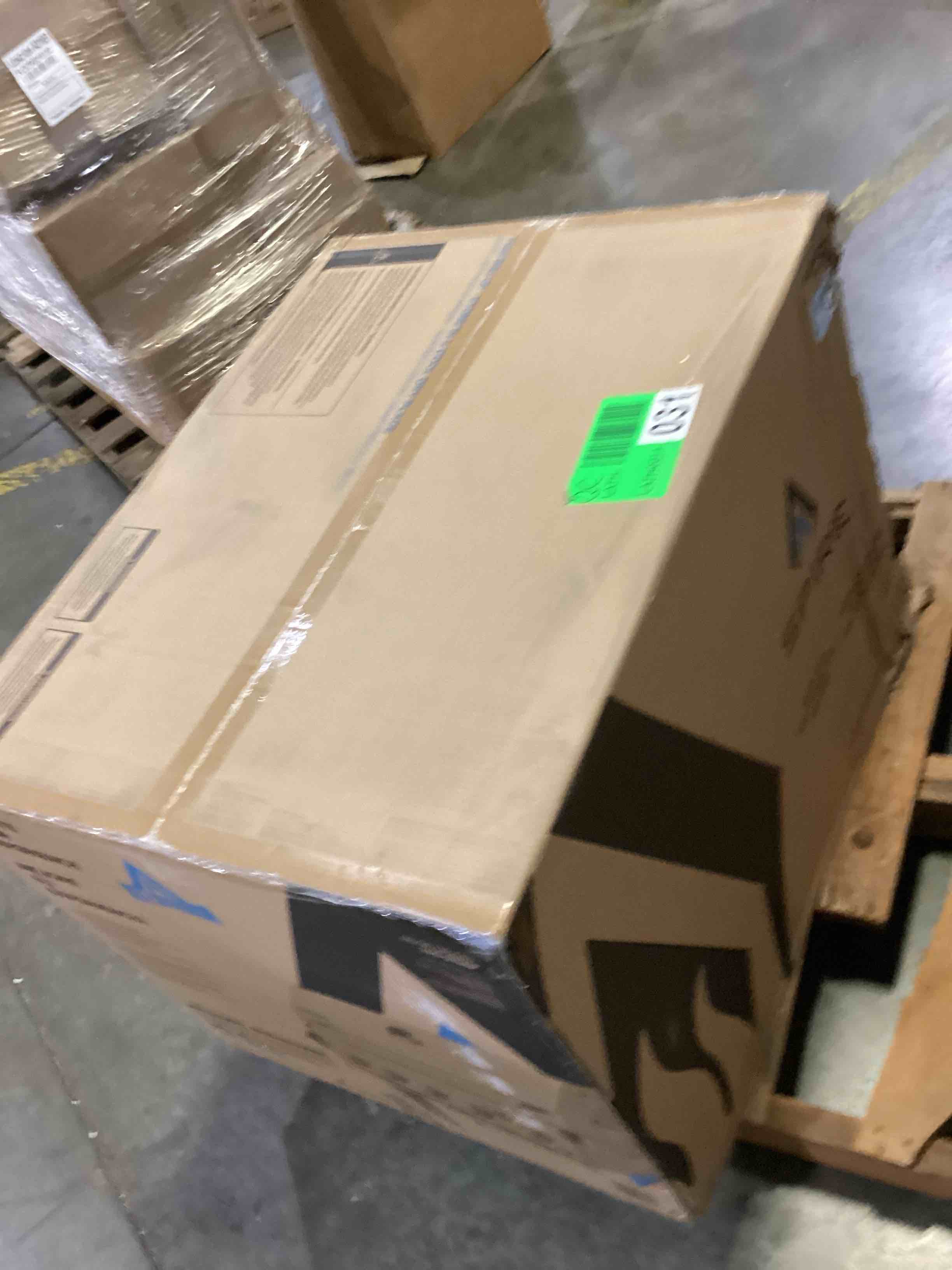 https://s3.amazonaws.com/lotting-images-prod/bidfta/RED5776840_1725644584153.jpeg
