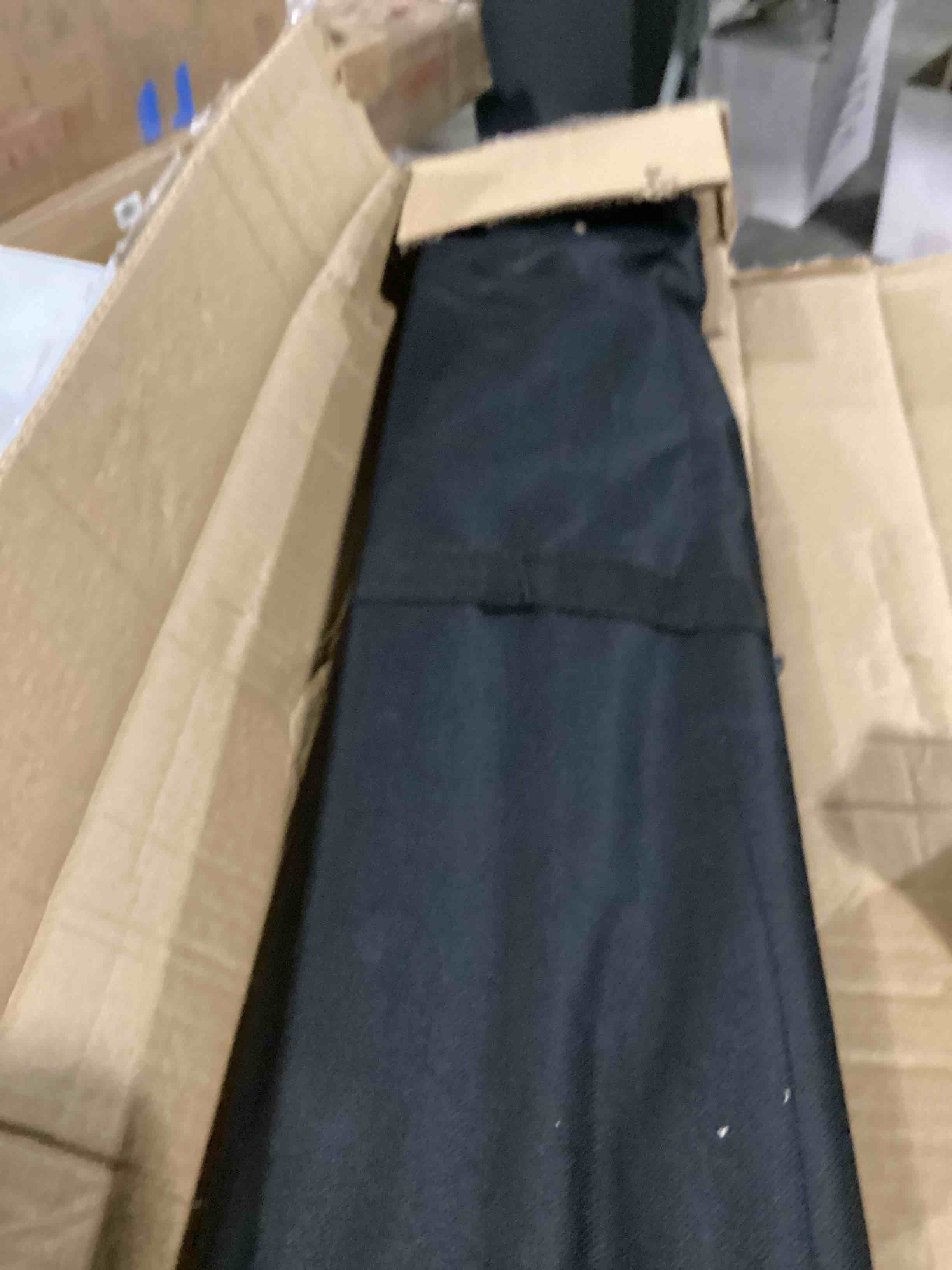 https://s3.amazonaws.com/lotting-images-prod/bidfta/RED5777092_1721415267102.jpeg